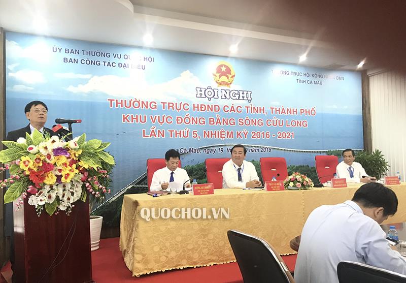  Trưởng Ban Công tác đại biểu Trần Văn Túy phát biểu tại Hội nghị.