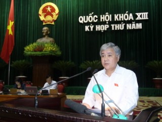 Quốc hội họp phiên toàn thể tại hội trường, nghe Ban kiểm phiếu công bố kết quả kiểm phiếu, thông qua Nghị quyết xác nhận kết quả lấy phiếu tín nhiệm và thảo luận về dự án Luật tiếp công dân