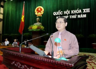 Quốc hội họp phiên toàn thể tại hội trường thảo luận về một số nội dung còn ý kiến khác nhau của dự thảo Luật phòng, tránh giảm nhẹ thiên tai