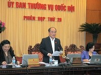 Ủy ban Thường vụ Quốc hội tổ chức Phiên họp chất vấn và trả lời chất vấn. Chủ tịch Quốc hội Nguyễn Sinh Hùng phát biểu khai mạc phiên họp