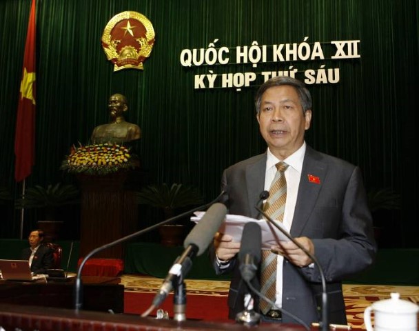 Chủ nhiệm Uỷ ban khoa học, công nghệ và môi trường của Quốc hội Đặng Vũ Minh trình bày Báo cáo thẩm tra về các báo cáo nêu trên