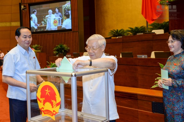 Lãnh đạo Đảng, Nhà nước, Chính Phủ, Quốc hội bỏ phiếu bầu Chủ tịch Quốc hội, Phó Chủ tịch Quốc hội, Ủy viên Ủy ban thường vụ Quốc hội. Ảnh: Văn Bình - Cổng TTĐT