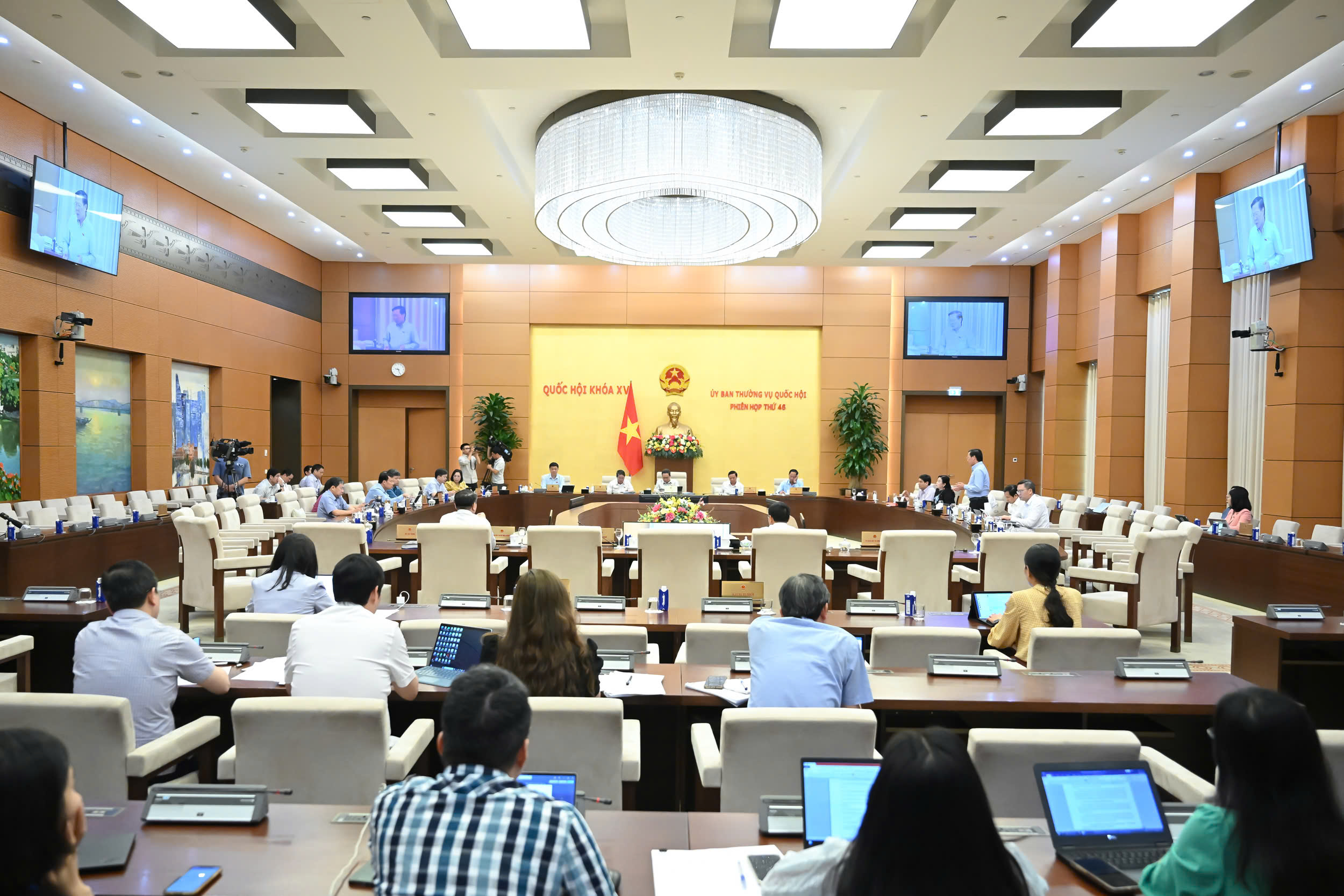 Tiếp tục hoàn thiện quy định về lãi suất cho vay đặc biệt