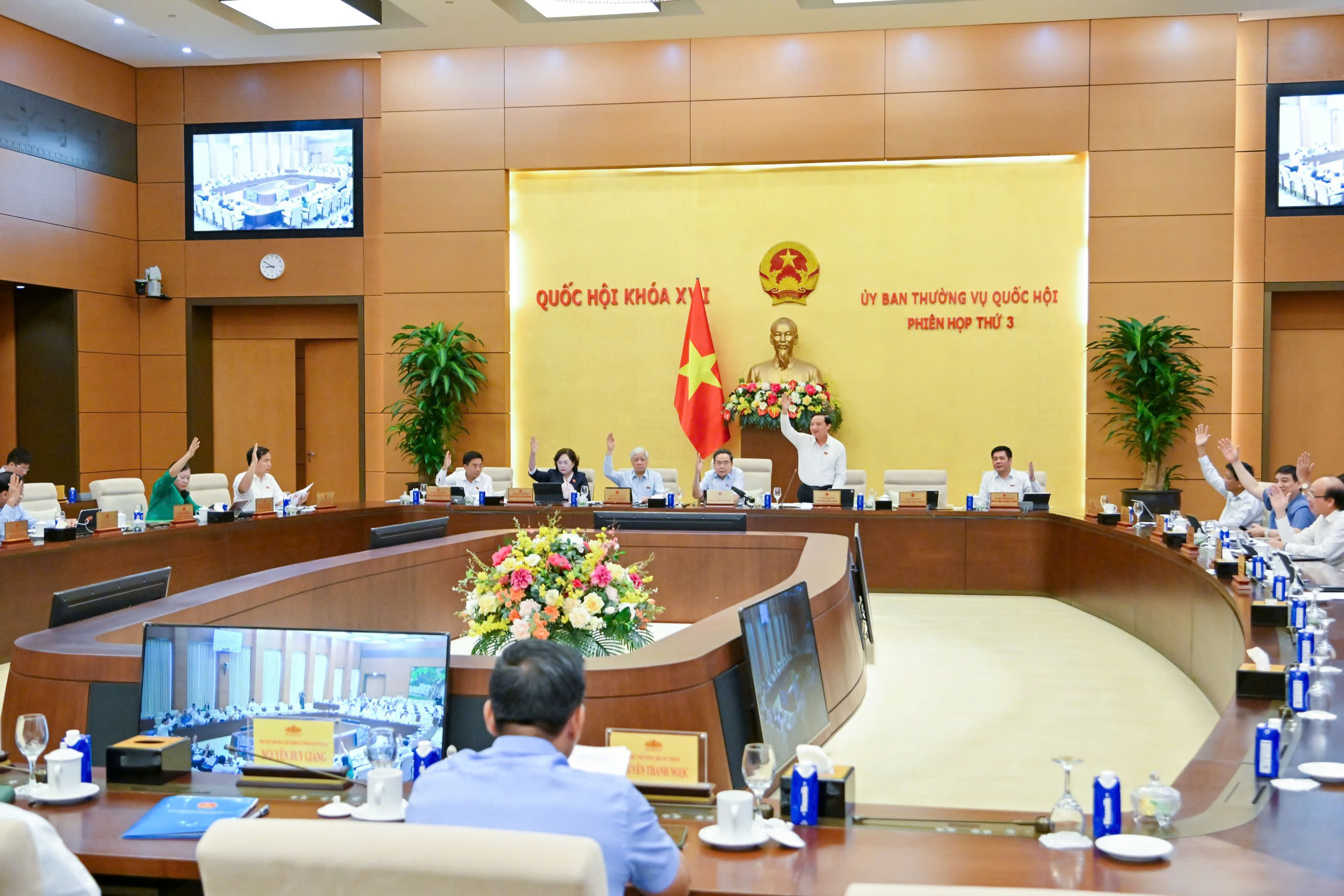 Ủy ban Thường vụ Quốc hội biểu quyết thông qua các nội dung dự thảo Pháp lệnh sửa đổi, bổ sung một số điều của Pháp lệnh số 03