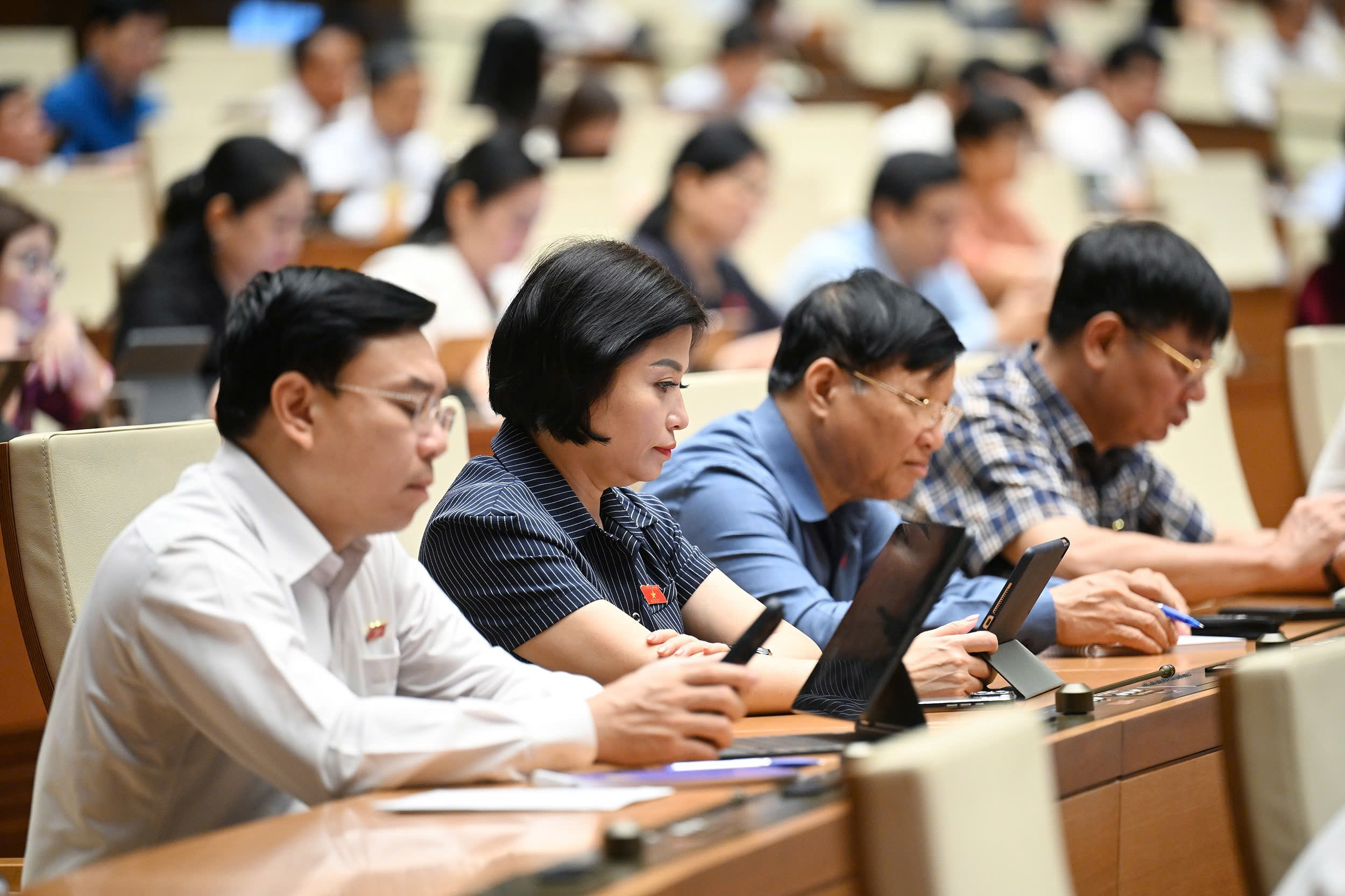 Cân nhắc kỹ lưỡng việc trao quyền phân cấp cho UBND cấp xã