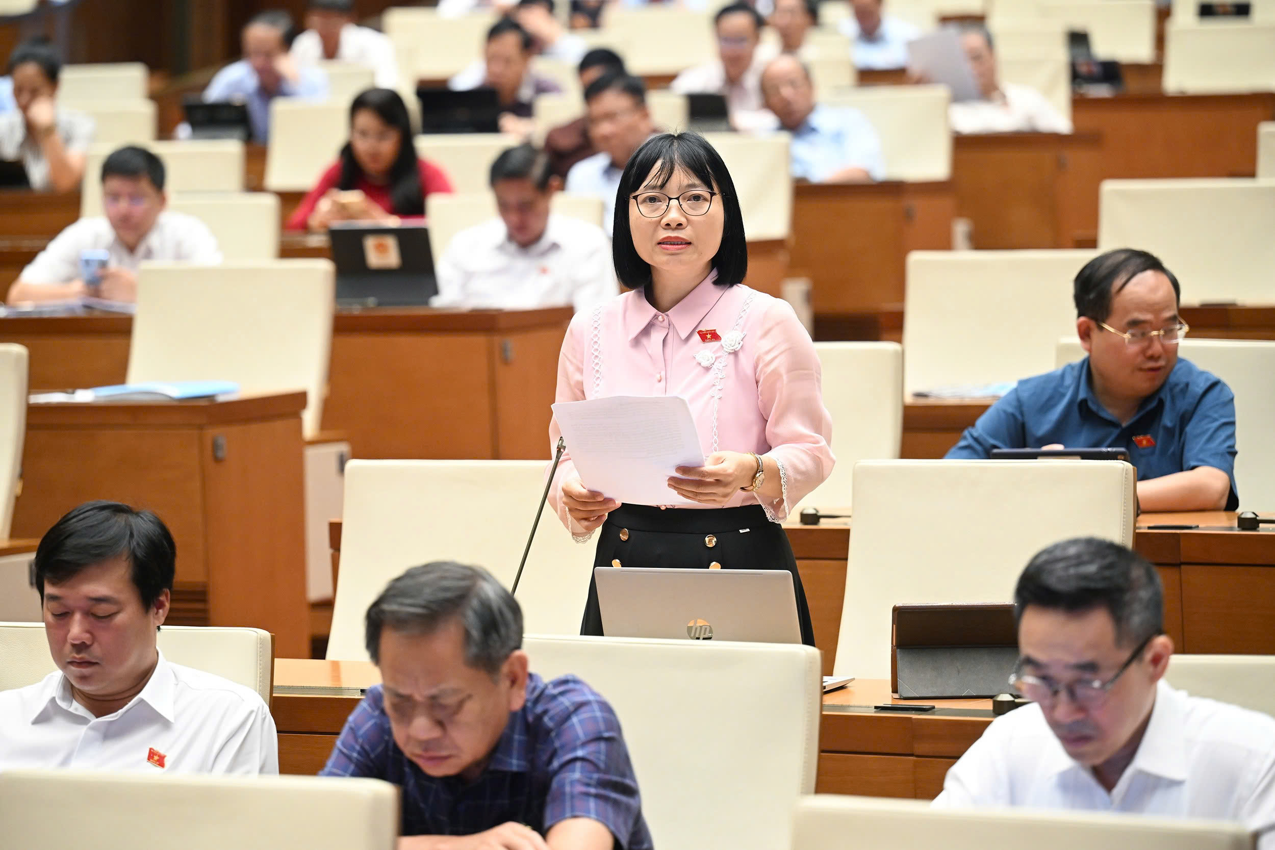 Cân nhắc kỹ lưỡng việc trao quyền phân cấp cho UBND cấp xã