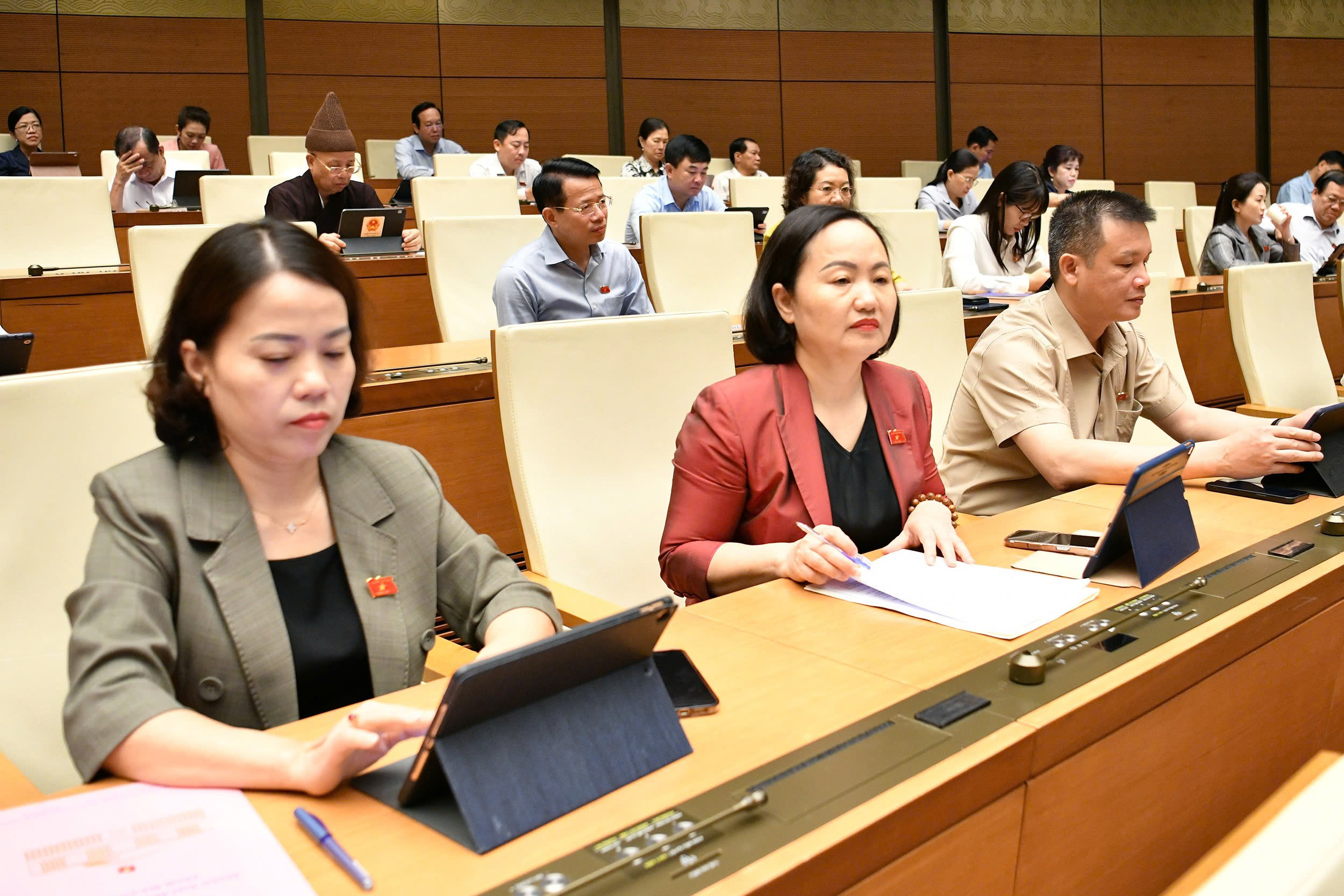 Quốc hội thông qua Luật sửa đổi, bổ sung một số điều của 8 luật thuộc lĩnh vực tài chính, đấu thầu, đầu tư