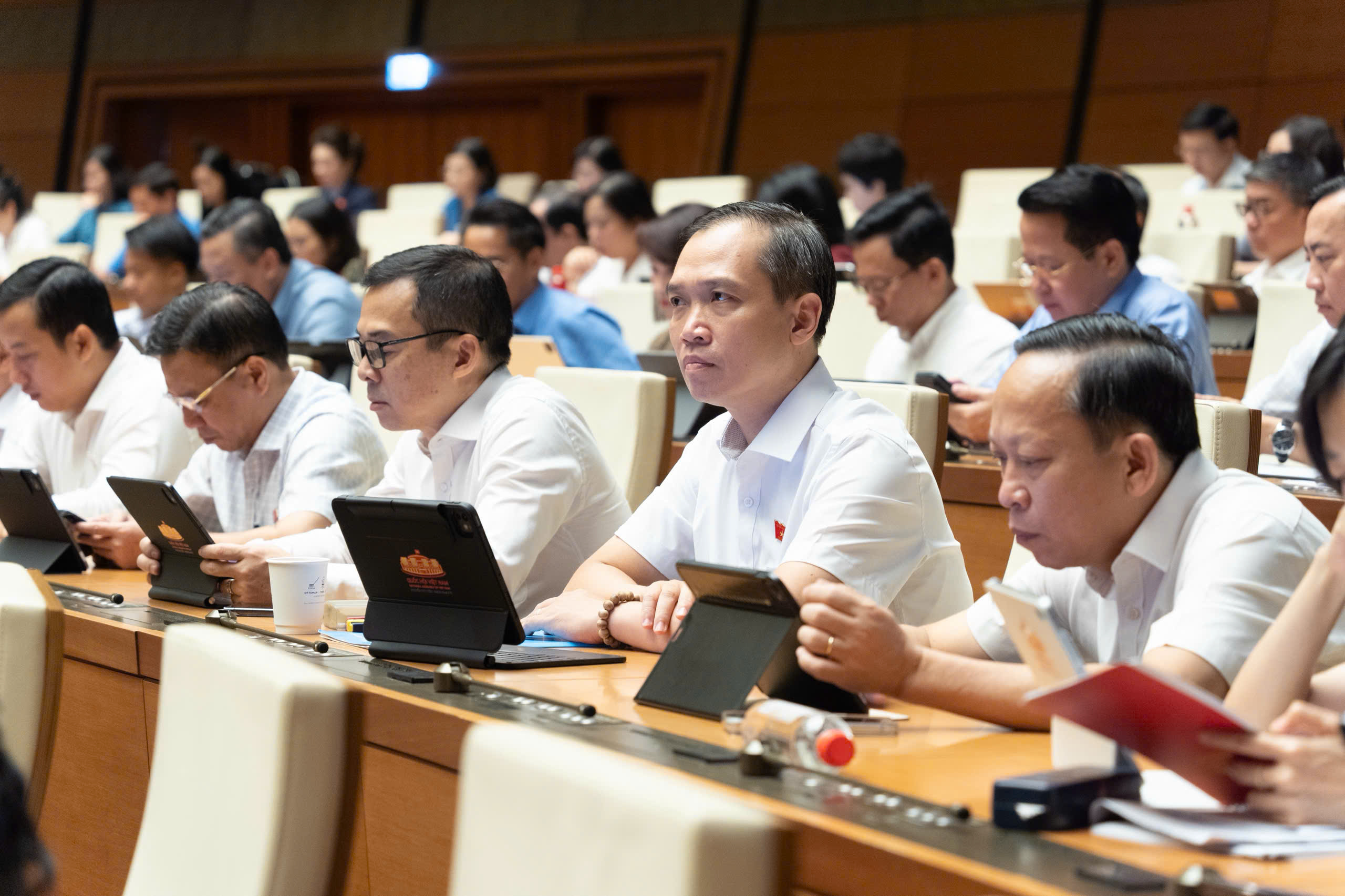 Quốc hội nghe Tờ trình và Báo cáo ý kiến về định hướng xây dựng dự án Luật Ngân sách nhà nước (hợp nhất)