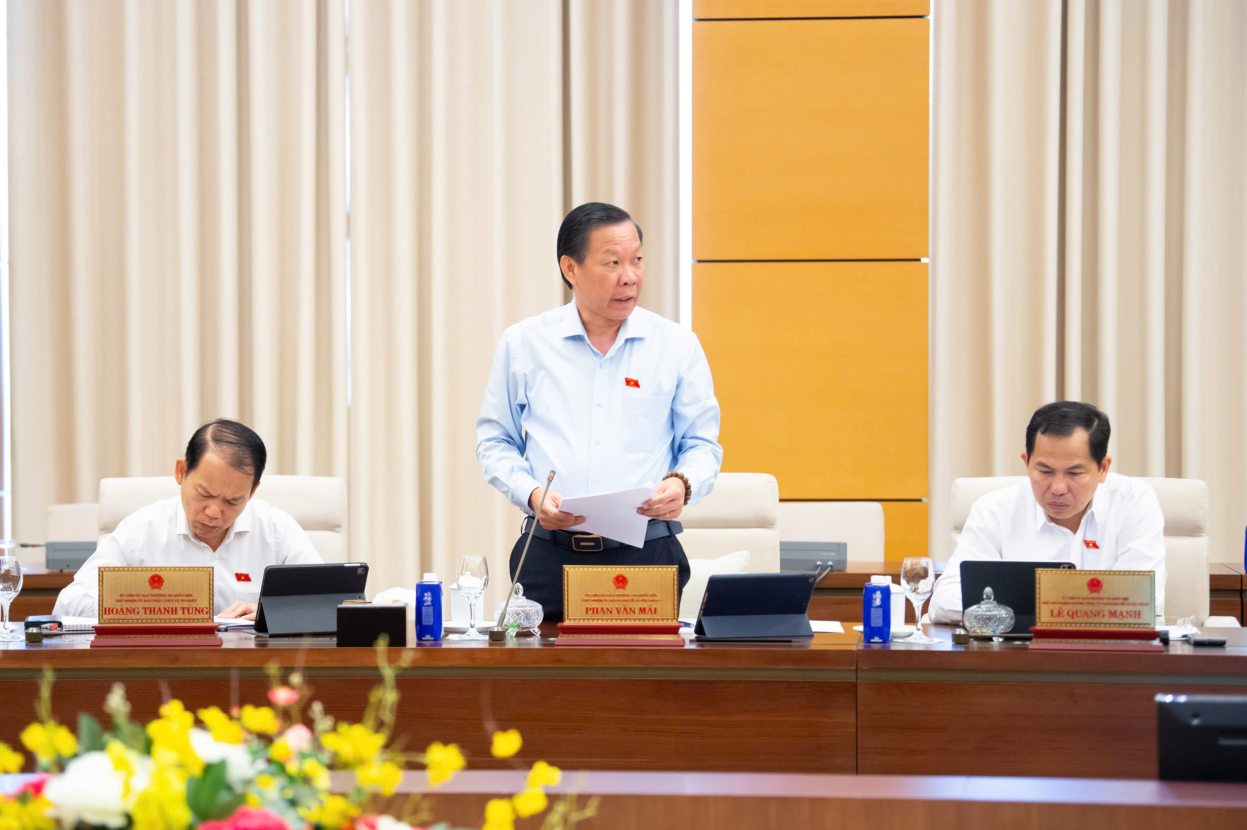 Uỷ ban Thường vụ Quốc hội cho ý kiến Dự án Luật Thương mại điện tử