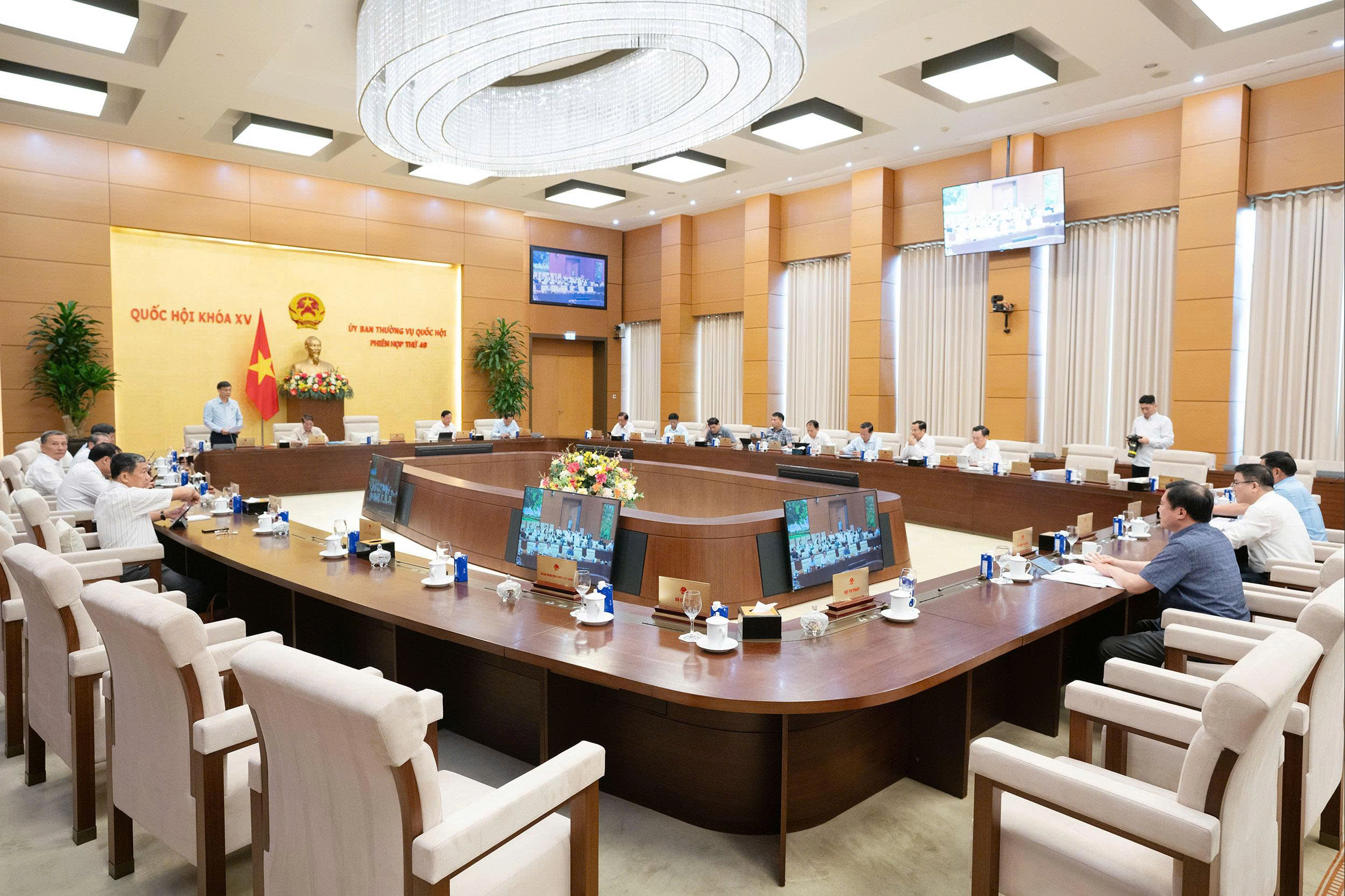 Uỷ ban Thường vụ Quốc hội cho ý kiến Dự án Luật Thương mại điện tử