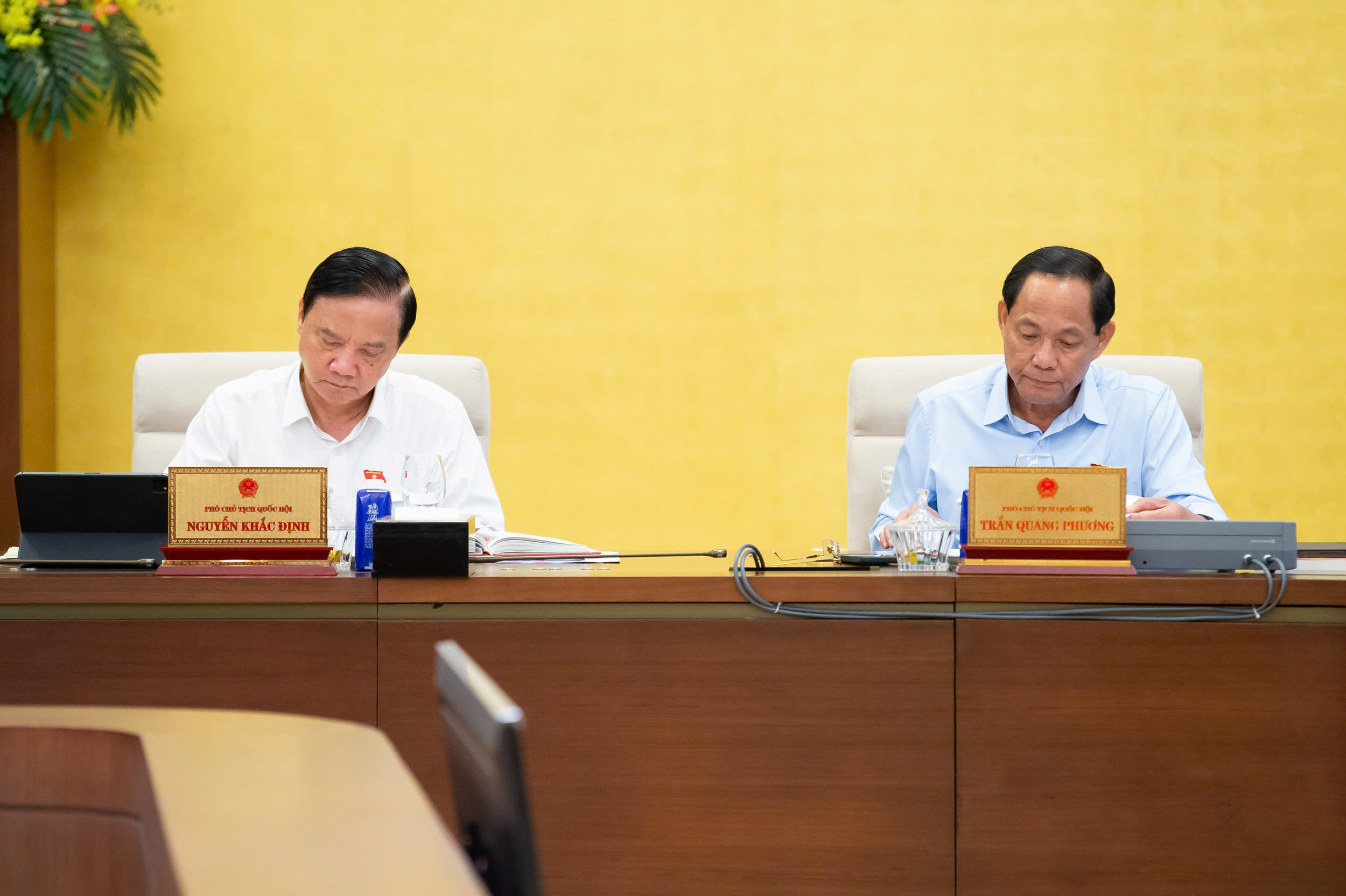 Uỷ ban Thường vụ Quốc hội cho ý kiến Dự án Luật Thương mại điện tử