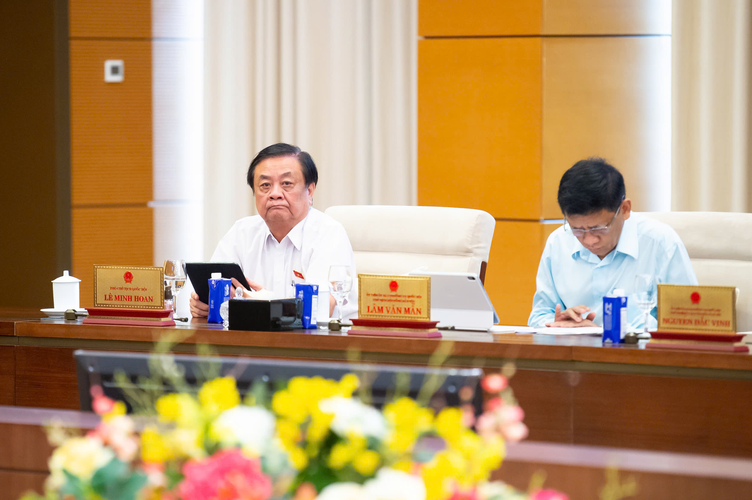 Uỷ ban Thường vụ Quốc hội cho ý kiến Dự án Luật Thương mại điện tử