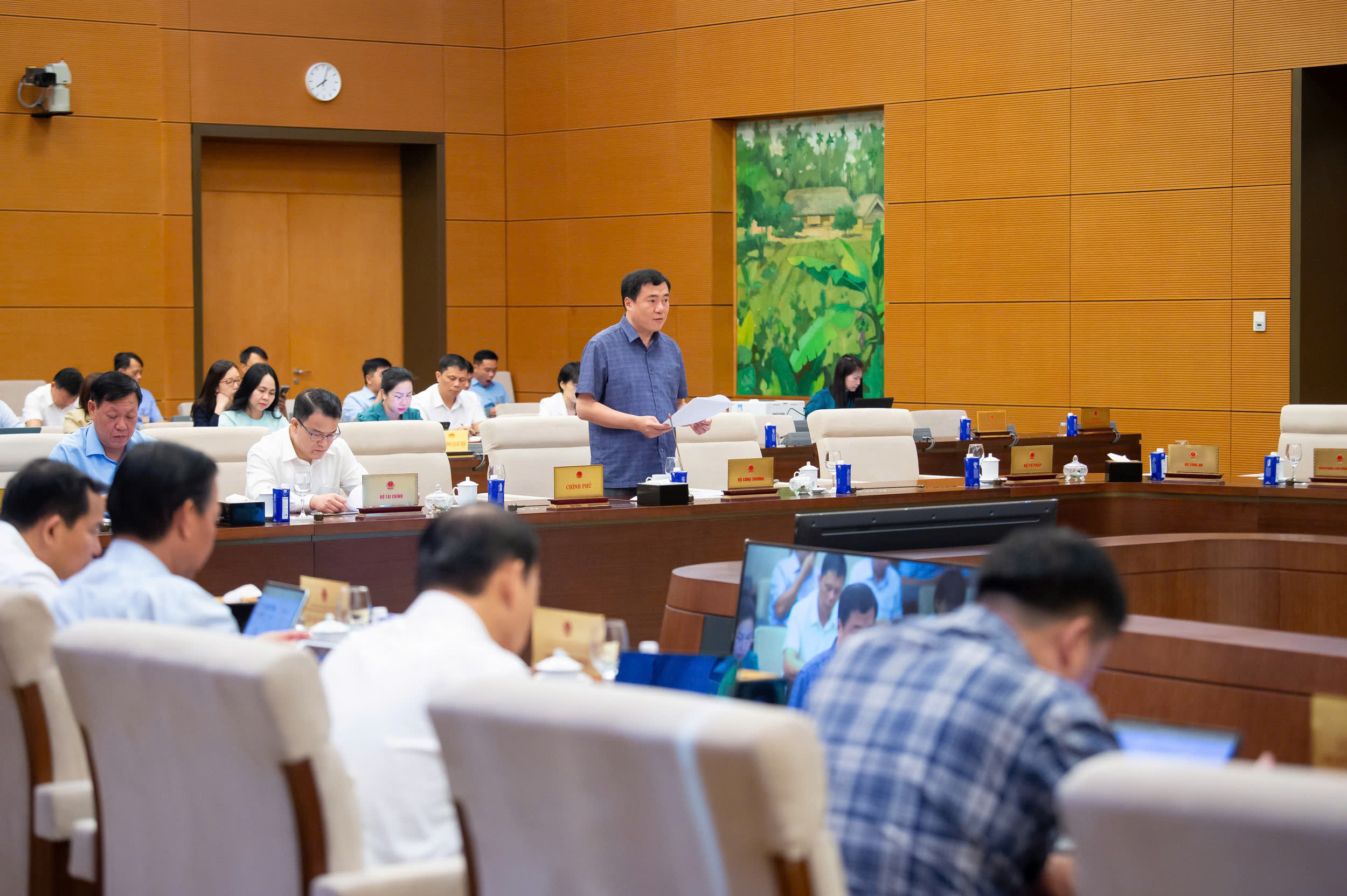 Uỷ ban Thường vụ Quốc hội cho ý kiến Dự án Luật Thương mại điện tử