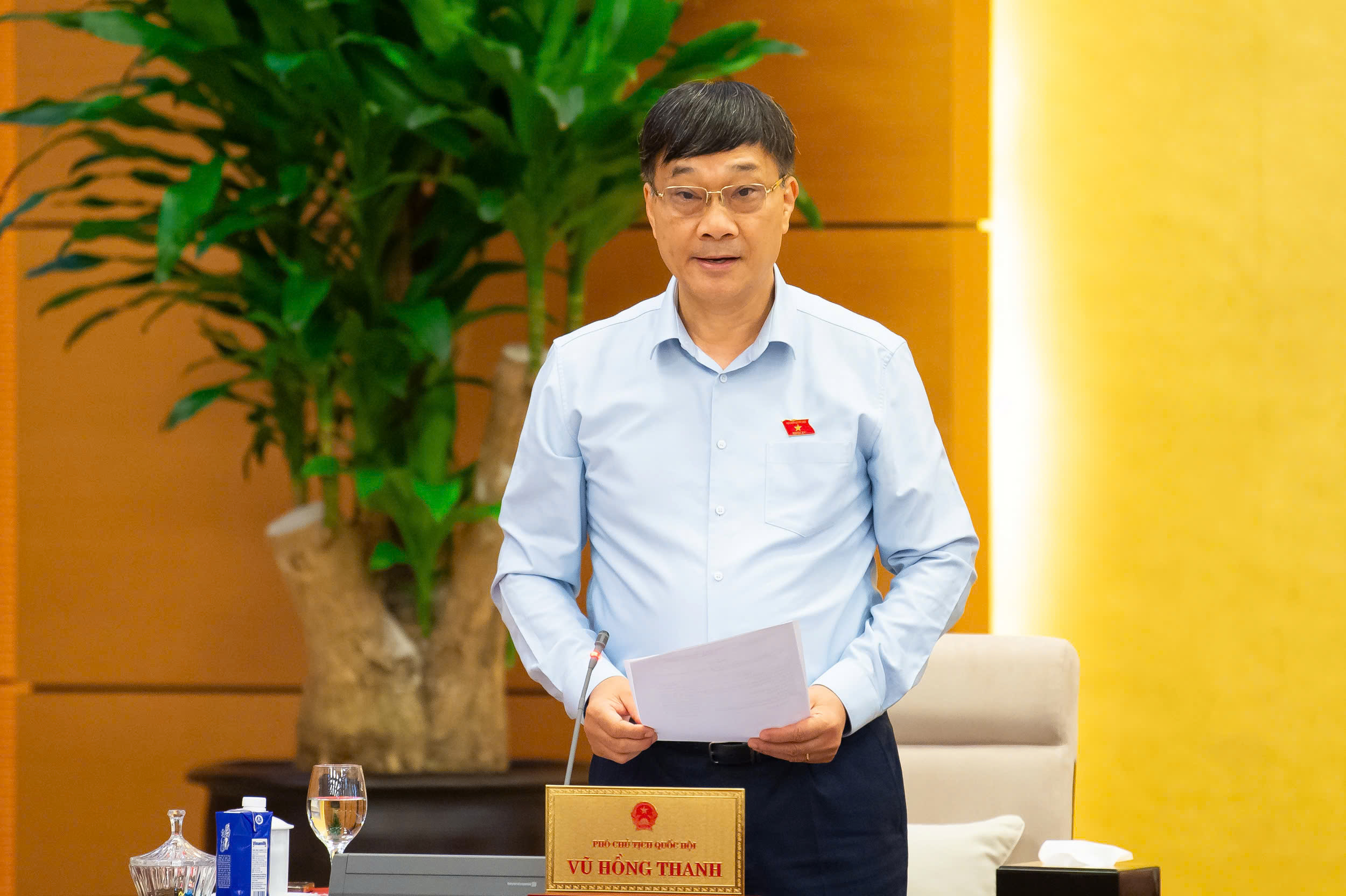 Uỷ ban Thường vụ Quốc hội cho ý kiến Dự án Luật Thương mại điện tử