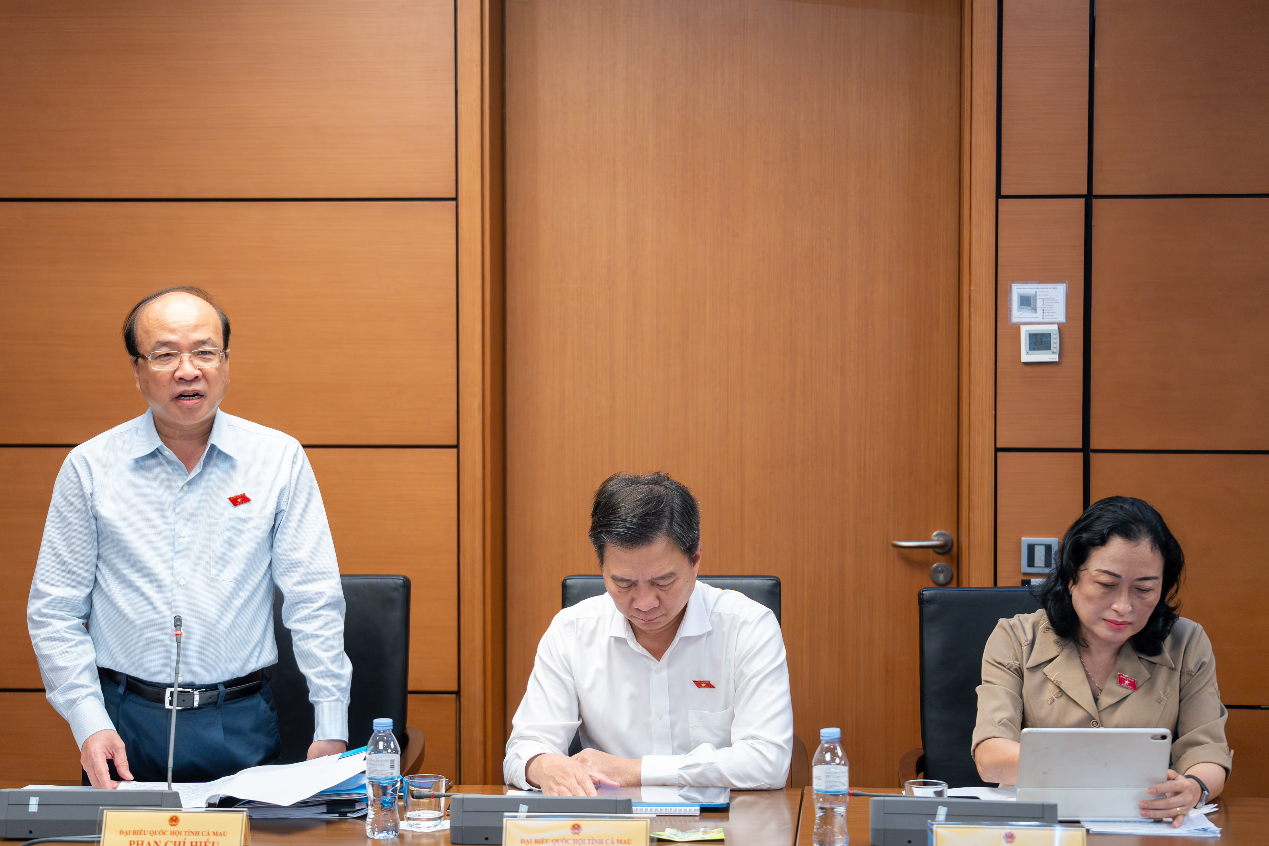 động lực thể chế pháp luật