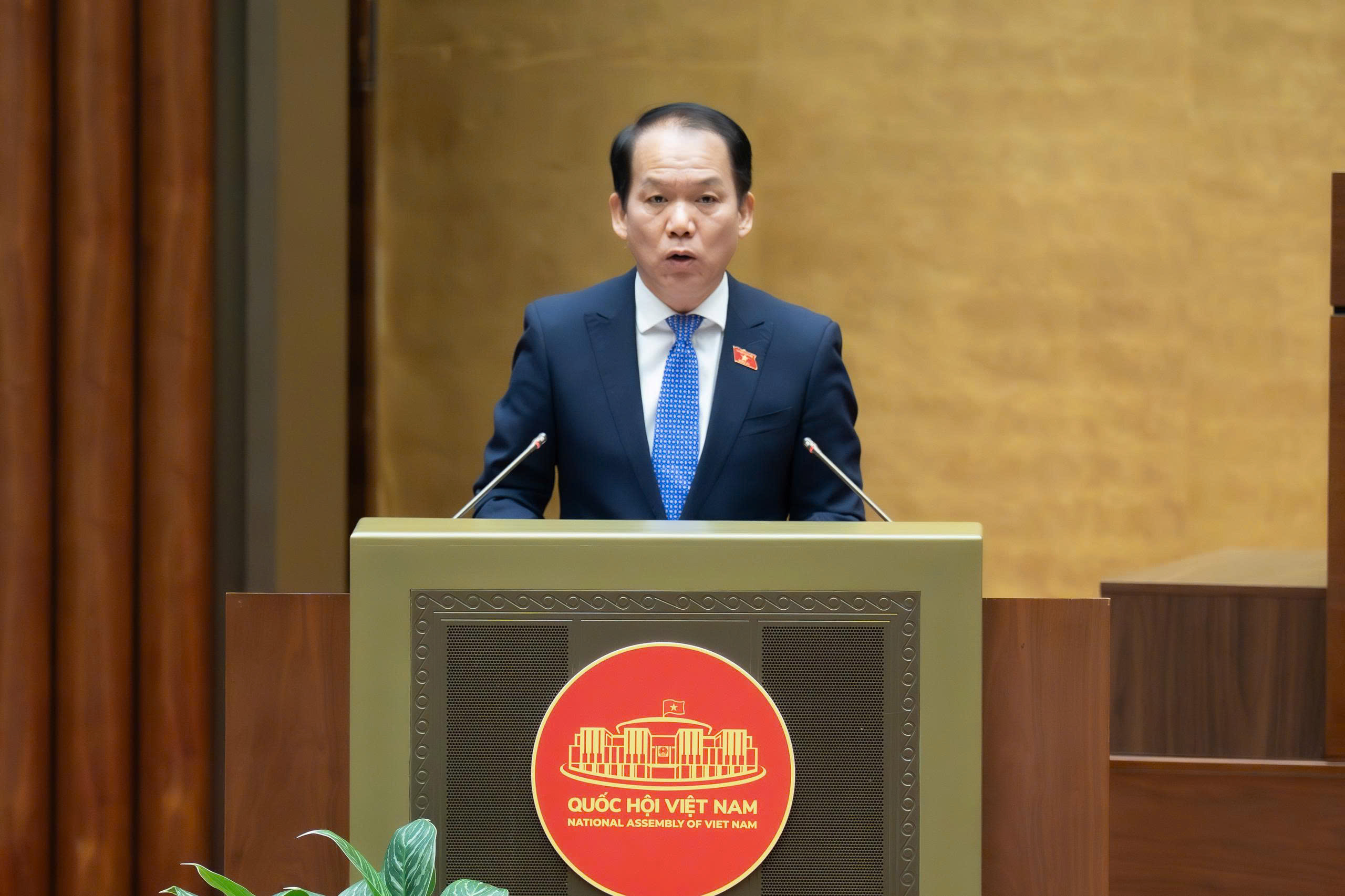 Quốc hội thông qua Luật Chuyển giao người đang chấp hành án phạt tù