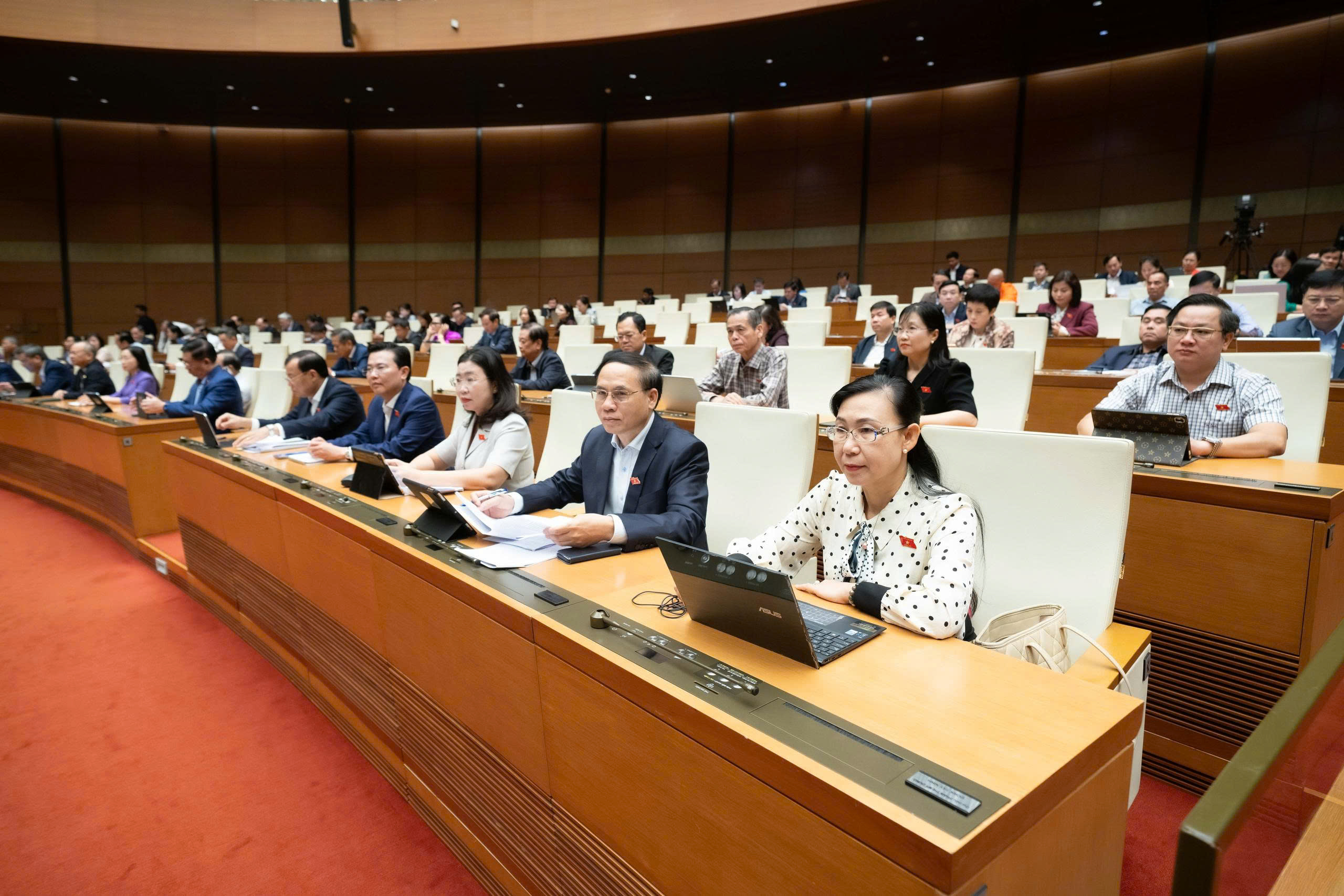 Quốc hội thông qua Luật Chuyển giao người đang chấp hành án phạt tù