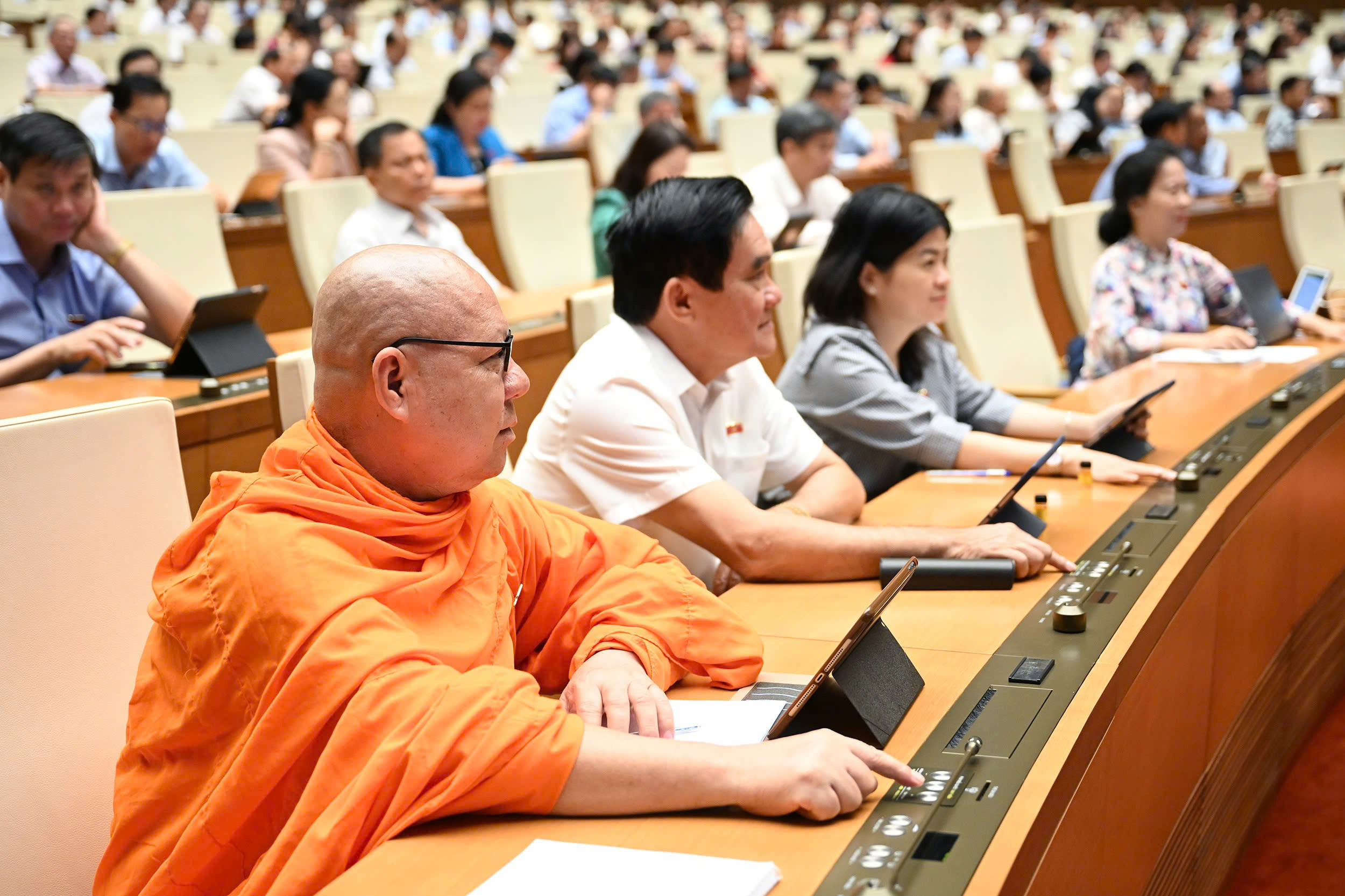 Quốc hội thông qua Nghị quyết về việc sắp xếp đơn vị hành chính cấp tỉnh, từ ngày 12/6, cả nước còn 34 tỉnh, thành phố