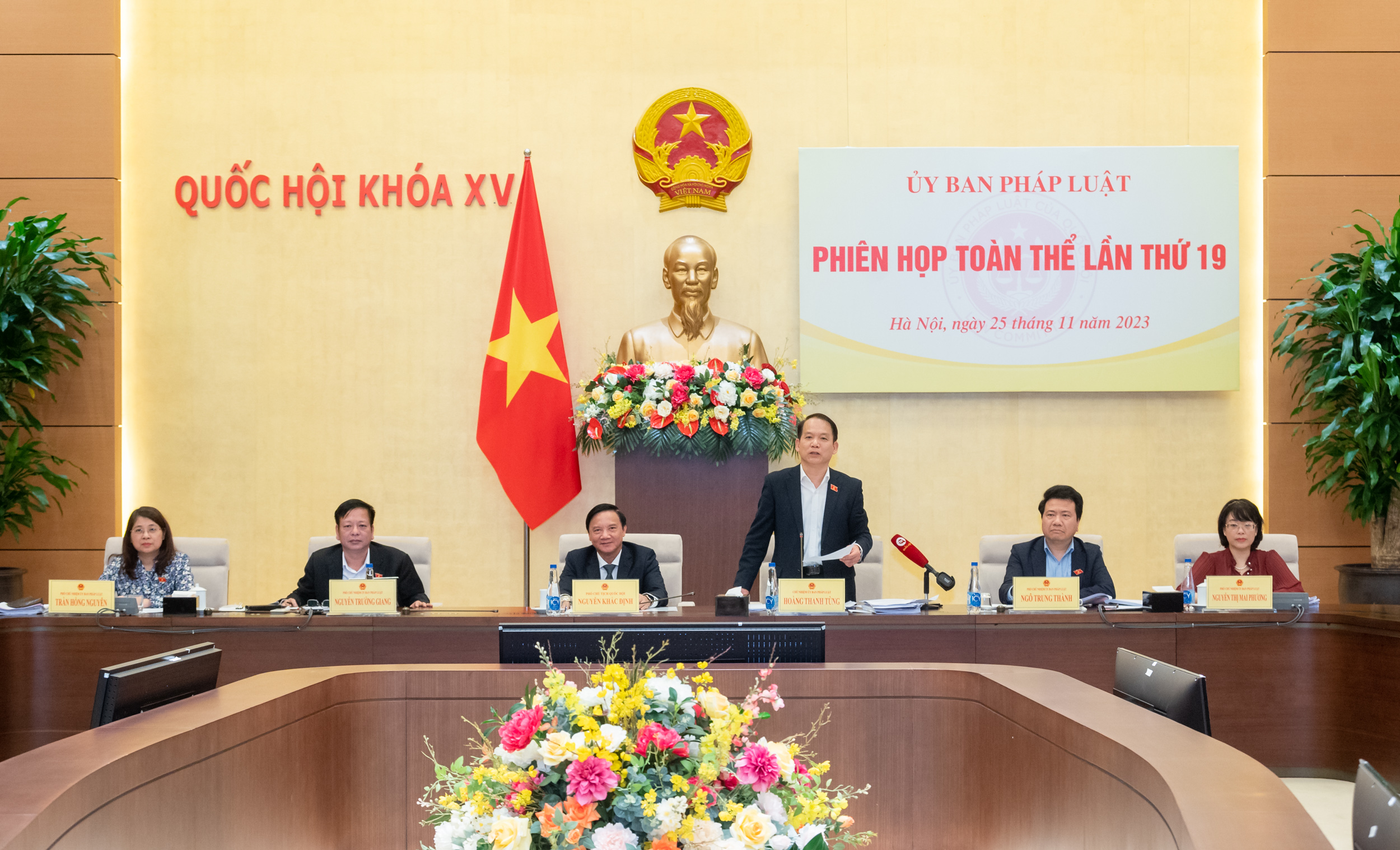 Sẽ trình Ủy ban Thường vụ Quốc hội xem xét bổ sung vào chương trình xây dựng luật, pháp lệnh năm 2024 đối với 03 dự án Luật