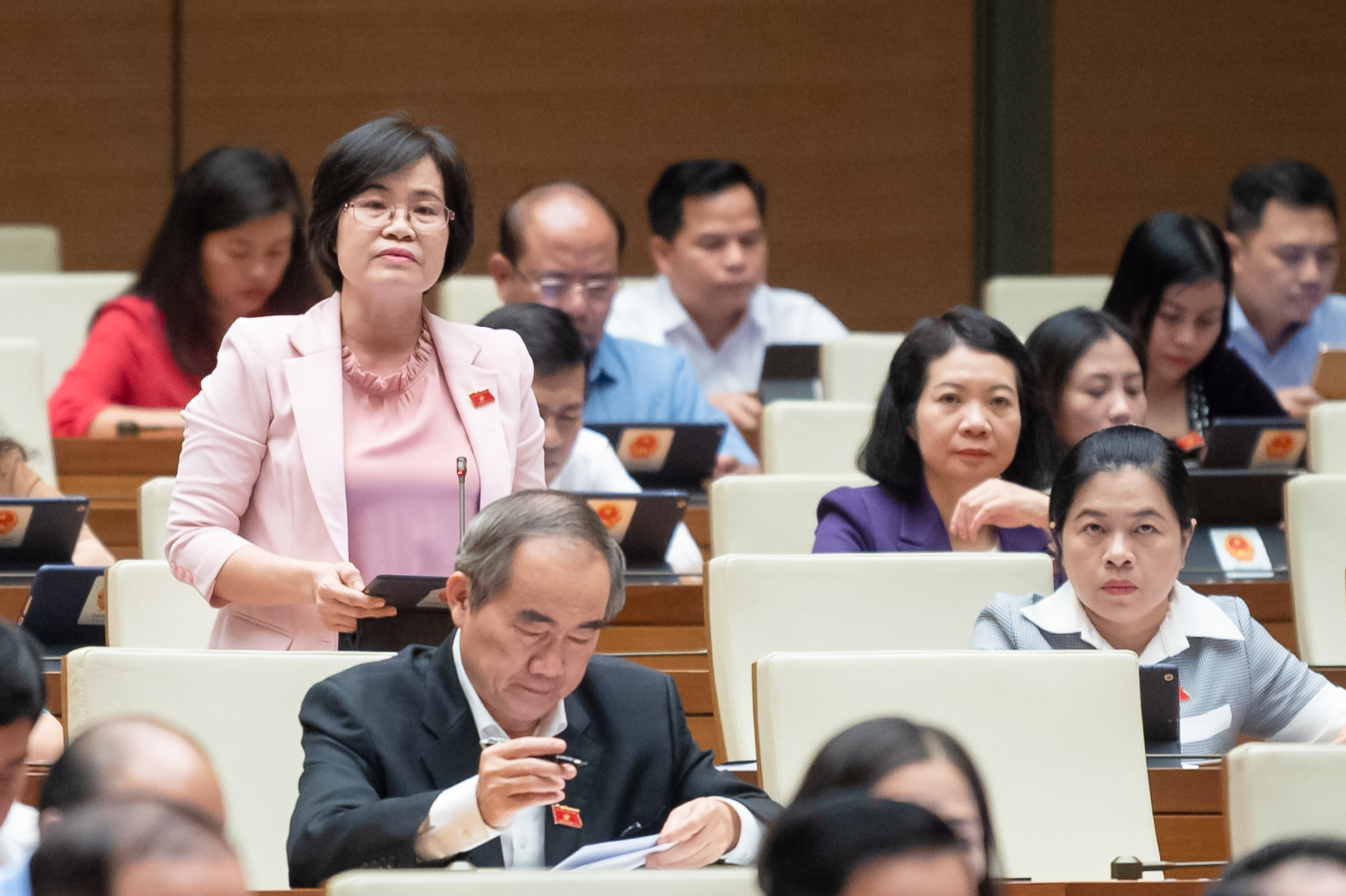 Chiều ngày 1/11: Quốc hội tiếp tục thảo luận về vấn đề kinh tế -xã hội,...