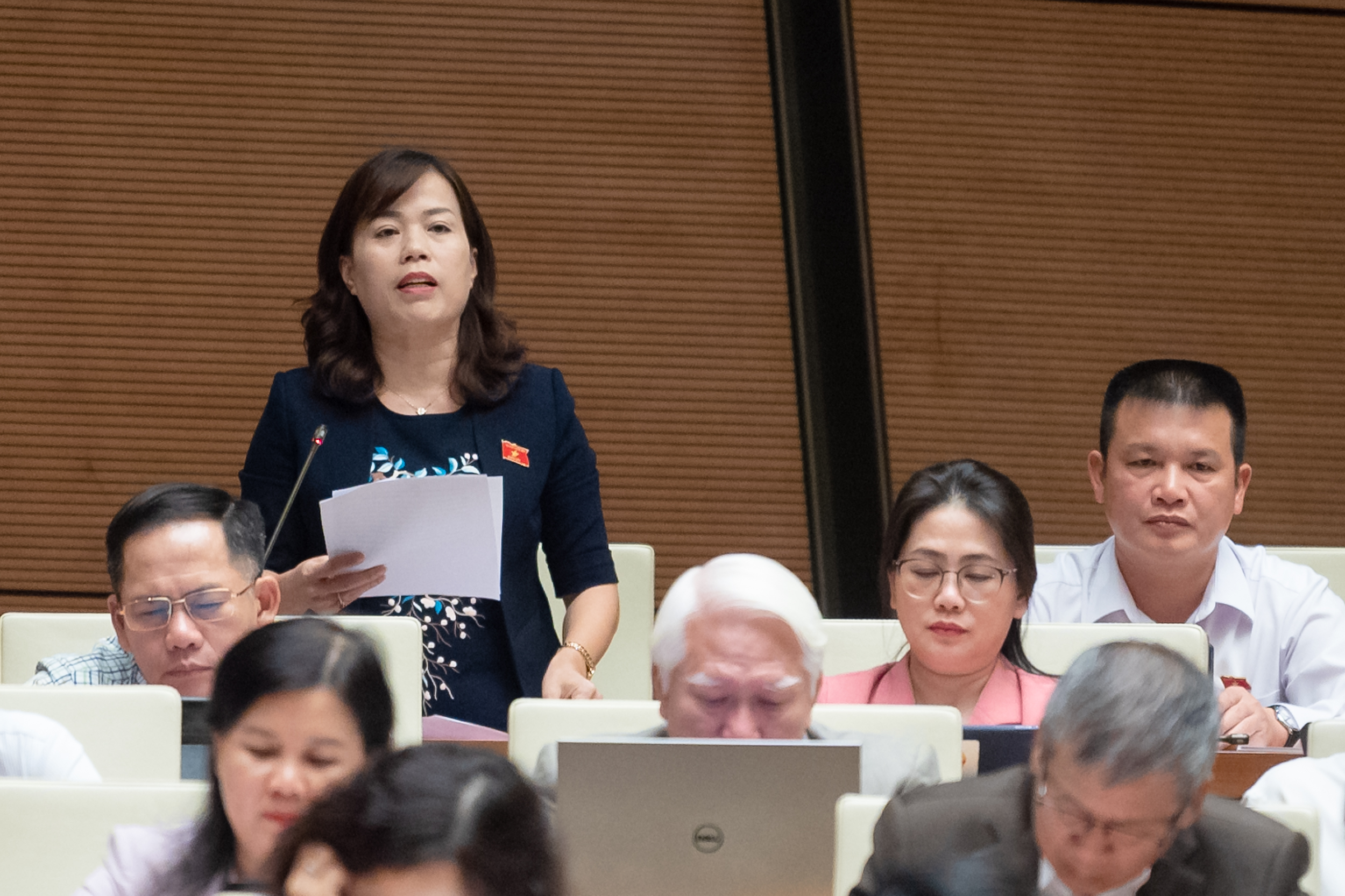 Chiều ngày 1/11: Quốc hội tiếp tục thảo luận về vấn đề kinh tế -xã hội,...