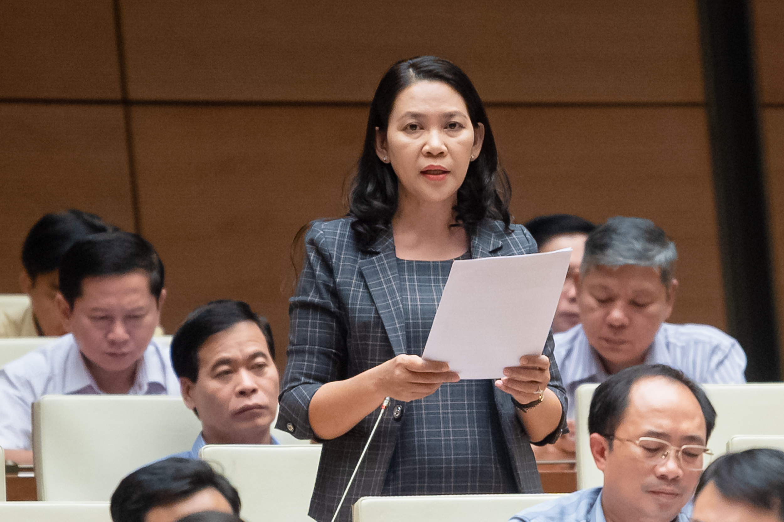 Chiều ngày 1/11: Quốc hội tiếp tục thảo luận về vấn đề kinh tế -xã hội,...