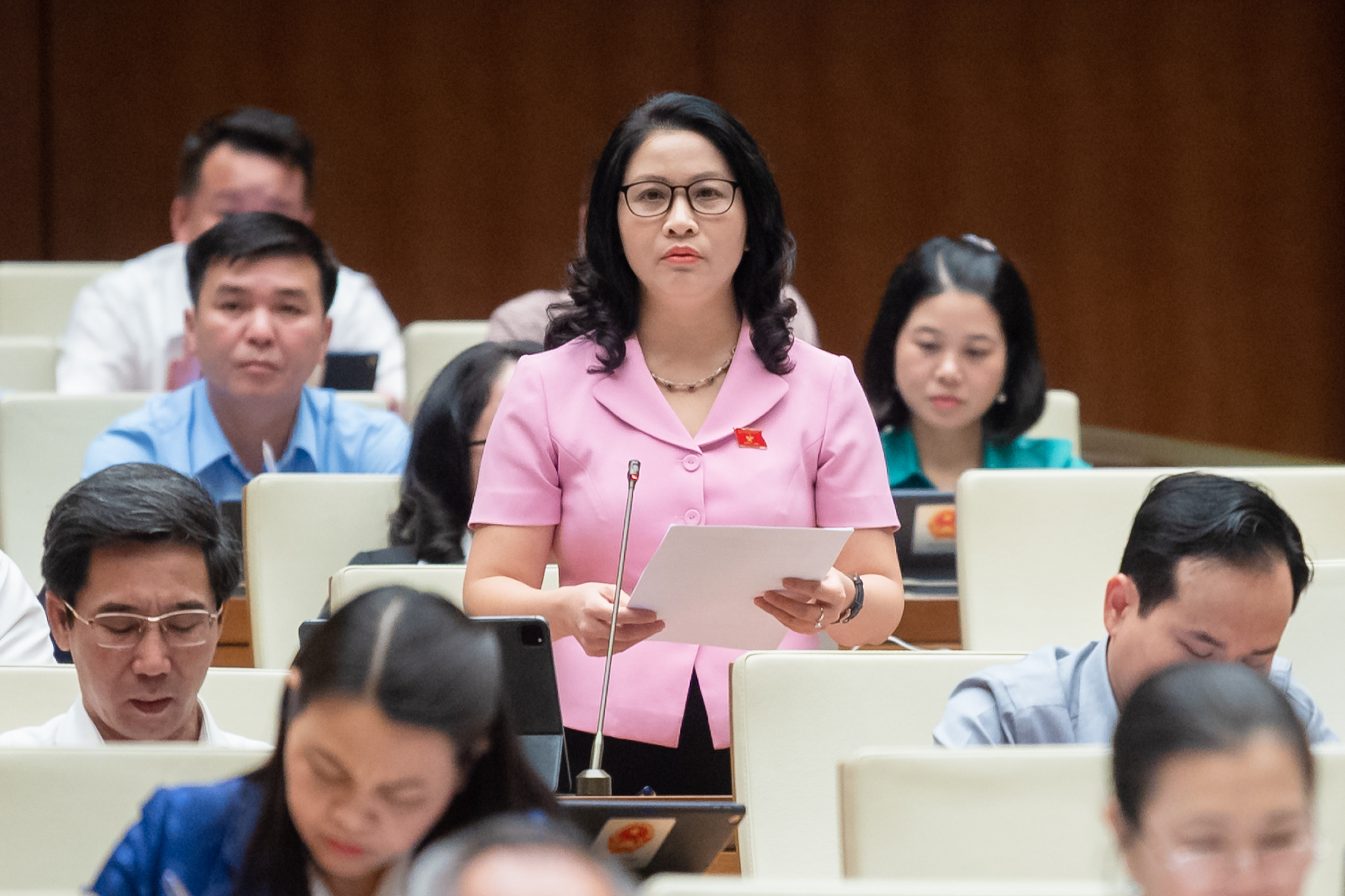 Chiều ngày 1/11: Quốc hội tiếp tục thảo luận về vấn đề kinh tế -xã hội,...