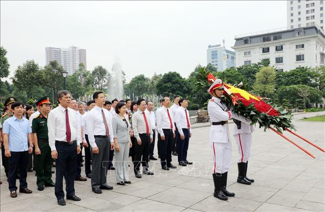 70 NĂM CHIẾN THẮNG ĐIỆN BIÊN PHỦ: DÂNG HƯƠNG TƯỞNG NHỚ CÁC CÁC ANH HÙNG, LIỆT SỸ