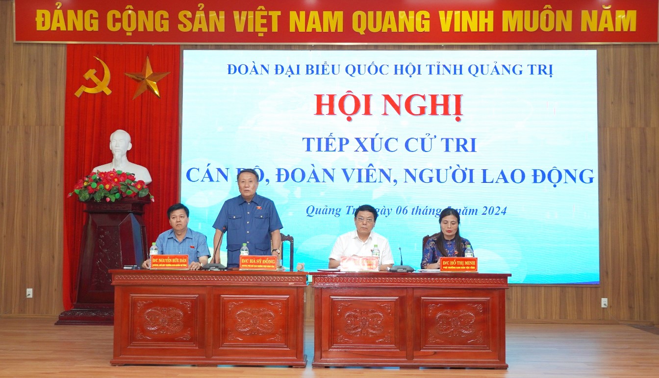 ĐOÀN ĐẠI BIỂU QUỐC HỘI TỈNH QUẢNG TRỊ TIẾP XÚC CỬ TRI LÀ CÁN BỘ CÔNG ĐOÀN, ĐOÀN VIÊN, NGƯỜI LAO ĐỘNG