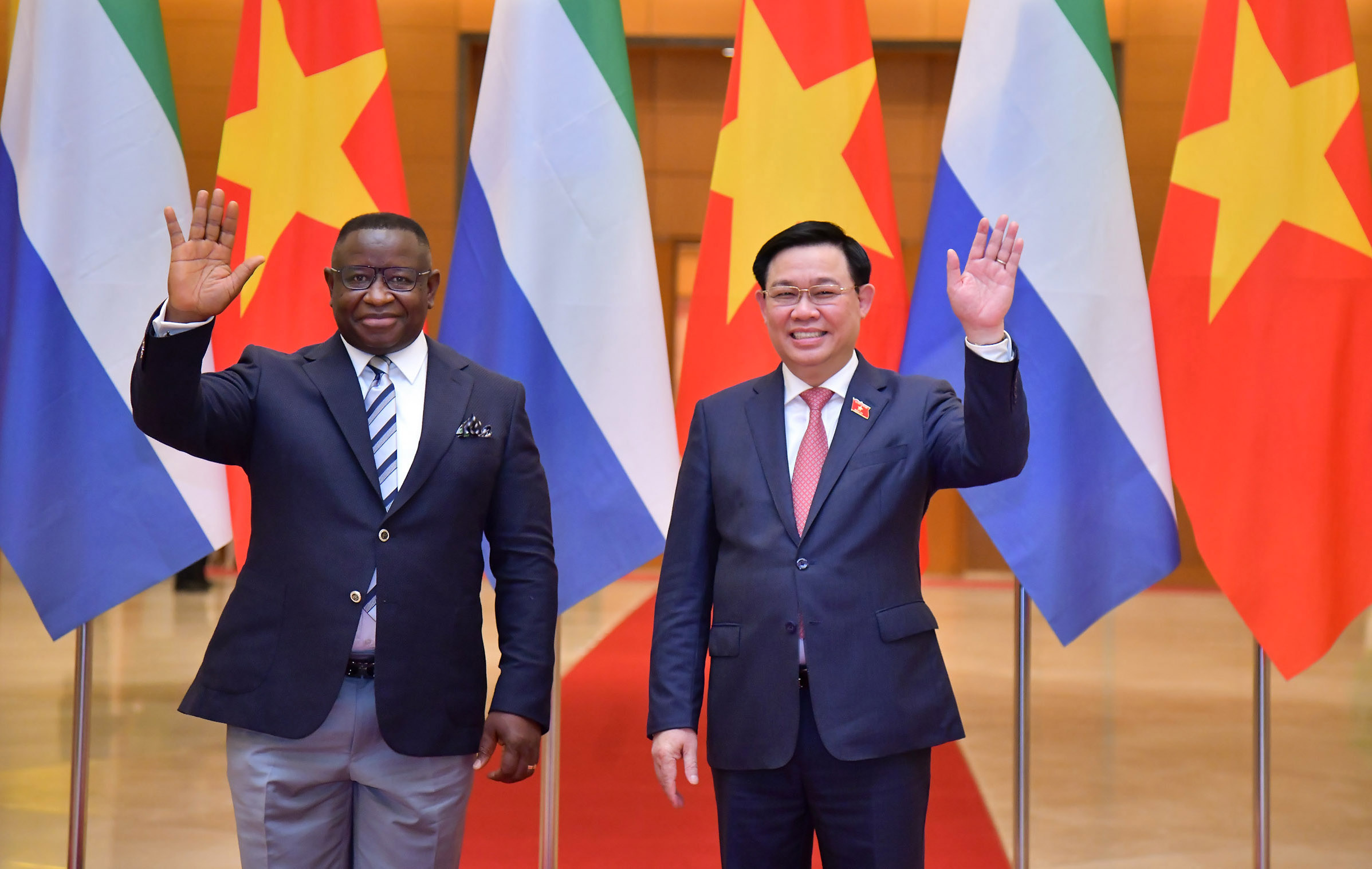 CHỦ TỊCH QUỐC HỘI VƯƠNG ĐÌNH HUỆ TIẾP TỔNG THỐNG SIERRA LEONE JULIUS MAADA BIO