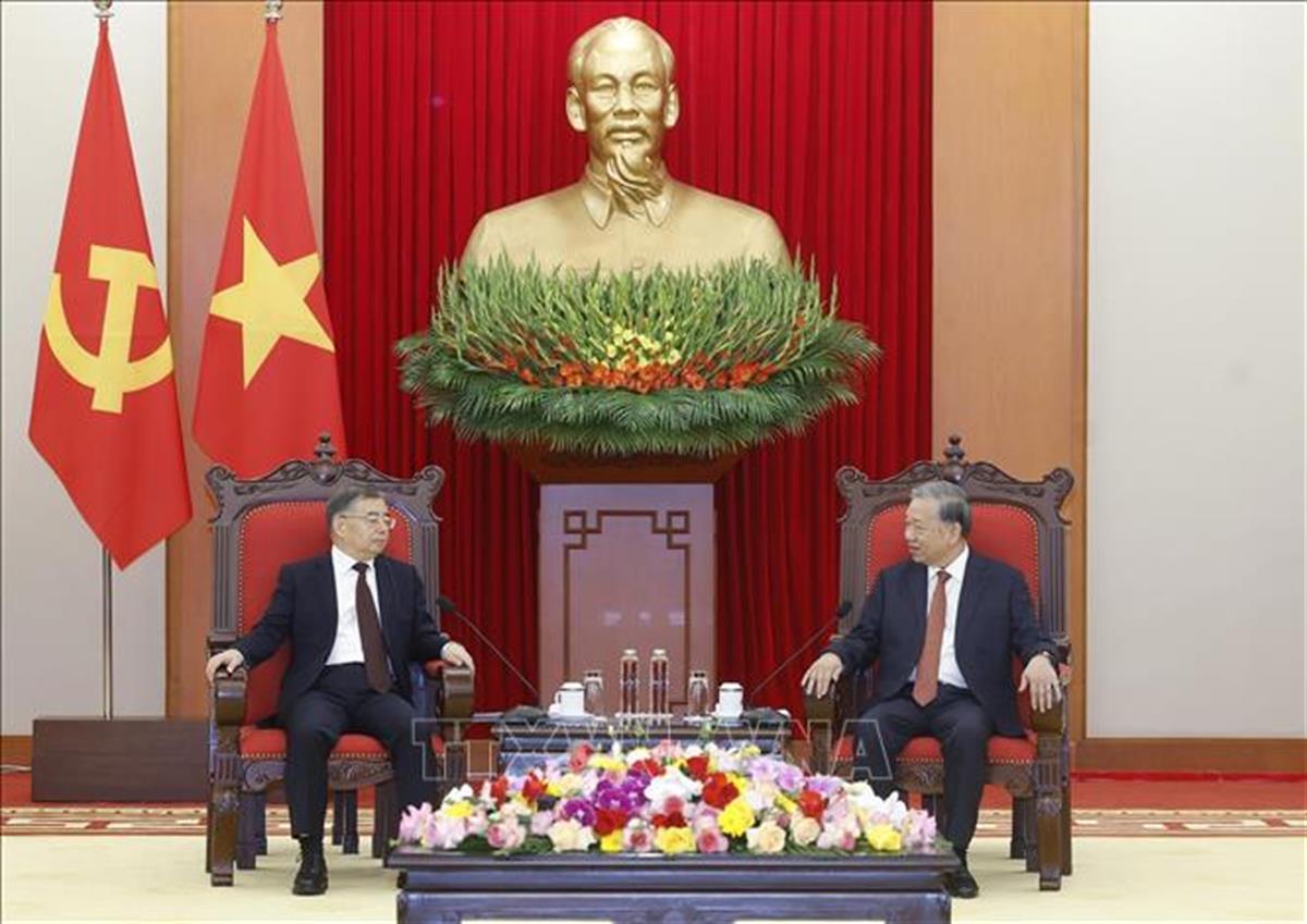 Hàng Ngàn Công Nhân Rơi Vào Cảnh Khốn Khổ Vì "Hụi Online" Trị Giá 100 Tỷ Đồng 4 Hàng Ngàn Công Nhân Rơi Vào Cảnh Khốn Khổ Vì "Hụi Online" Trị Giá 100 Tỷ Đồng