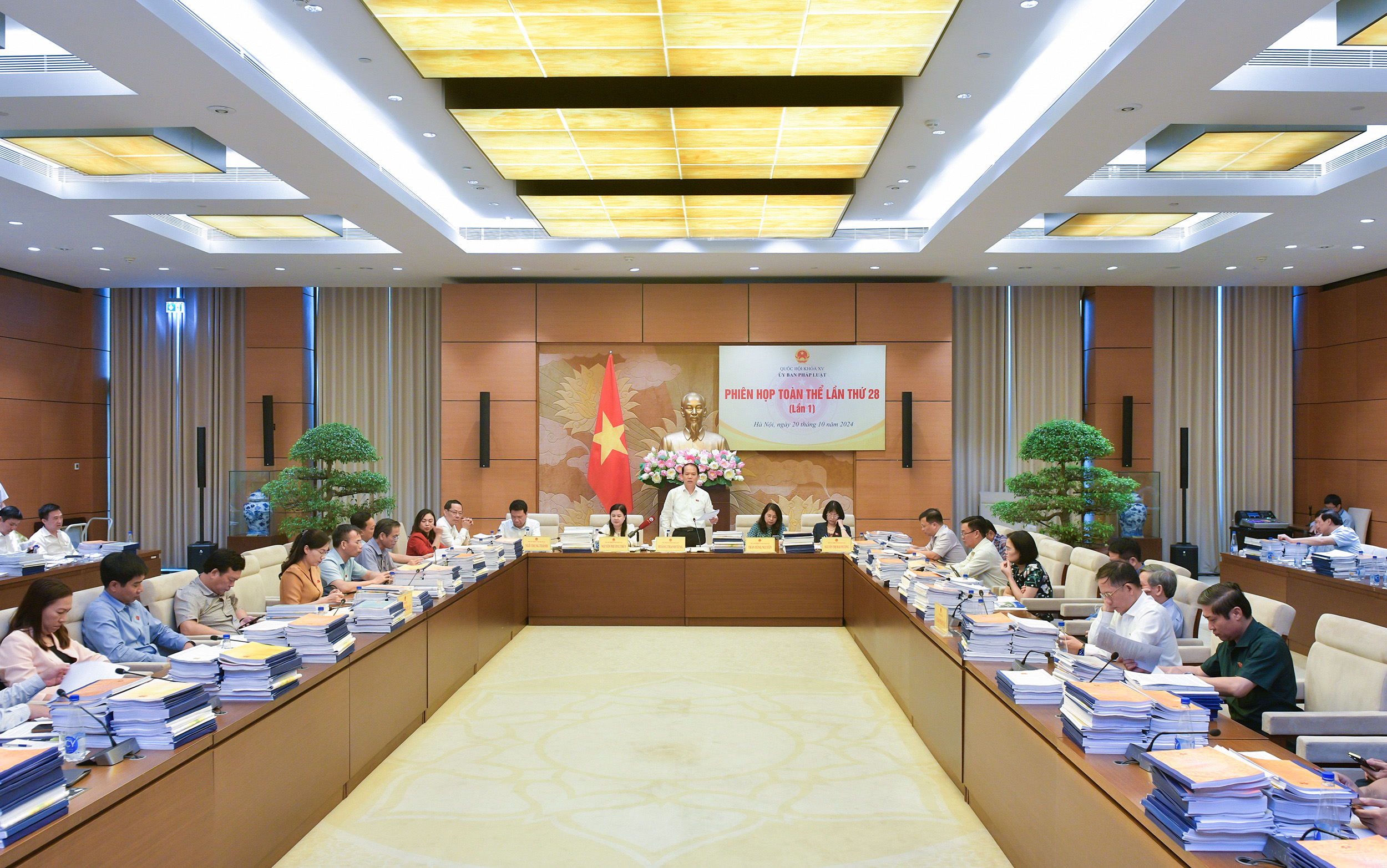 Ủy ban Pháp luật thẩm tra các Đề án sắp xếp đơn vị hành chính cấp huyện, cấp xã 21 tỉnh, thành phố