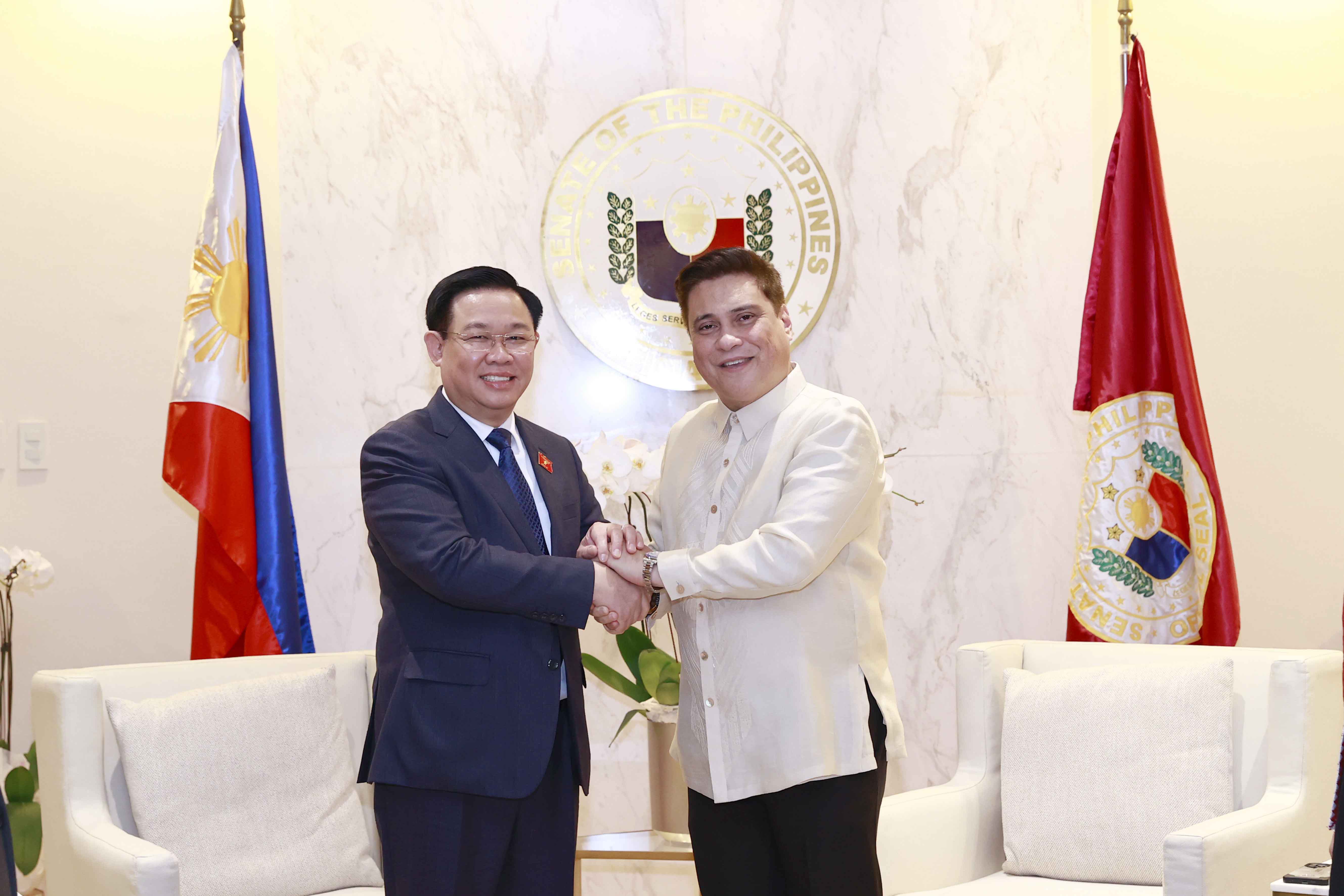 CHỦ TỊCH QUỐC HỘI VƯƠNG ĐÌNH HUỆ HỘI ĐÀM VỚI CHỦ TỊCH THƯỢNG VIỆN PHILIPPINES JUAN MIGUEL ZUBIRI