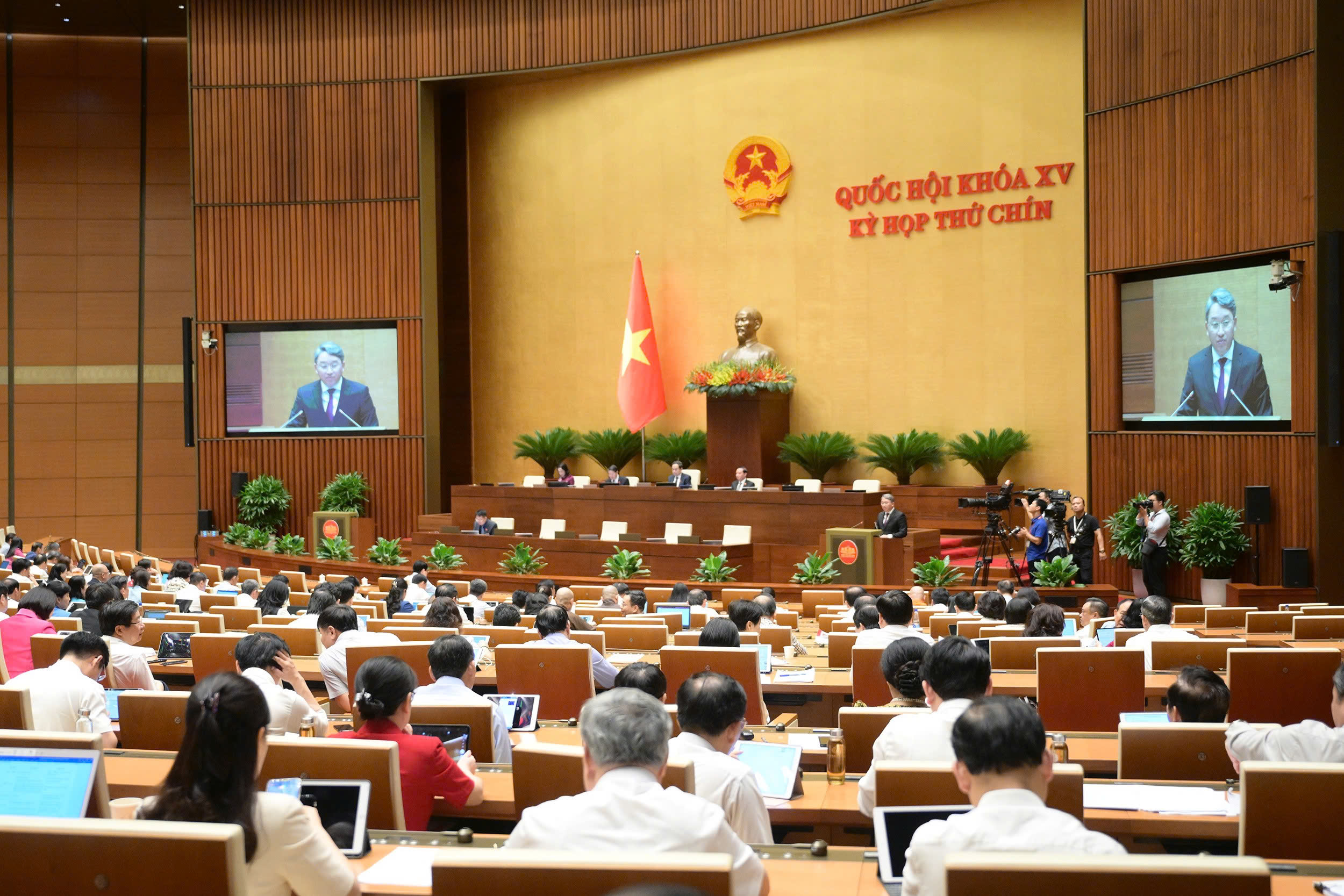 Quốc hội thông qua Luật sửa đổi, bổ sung một số điều của Luật xử lý vi phạm hành chính