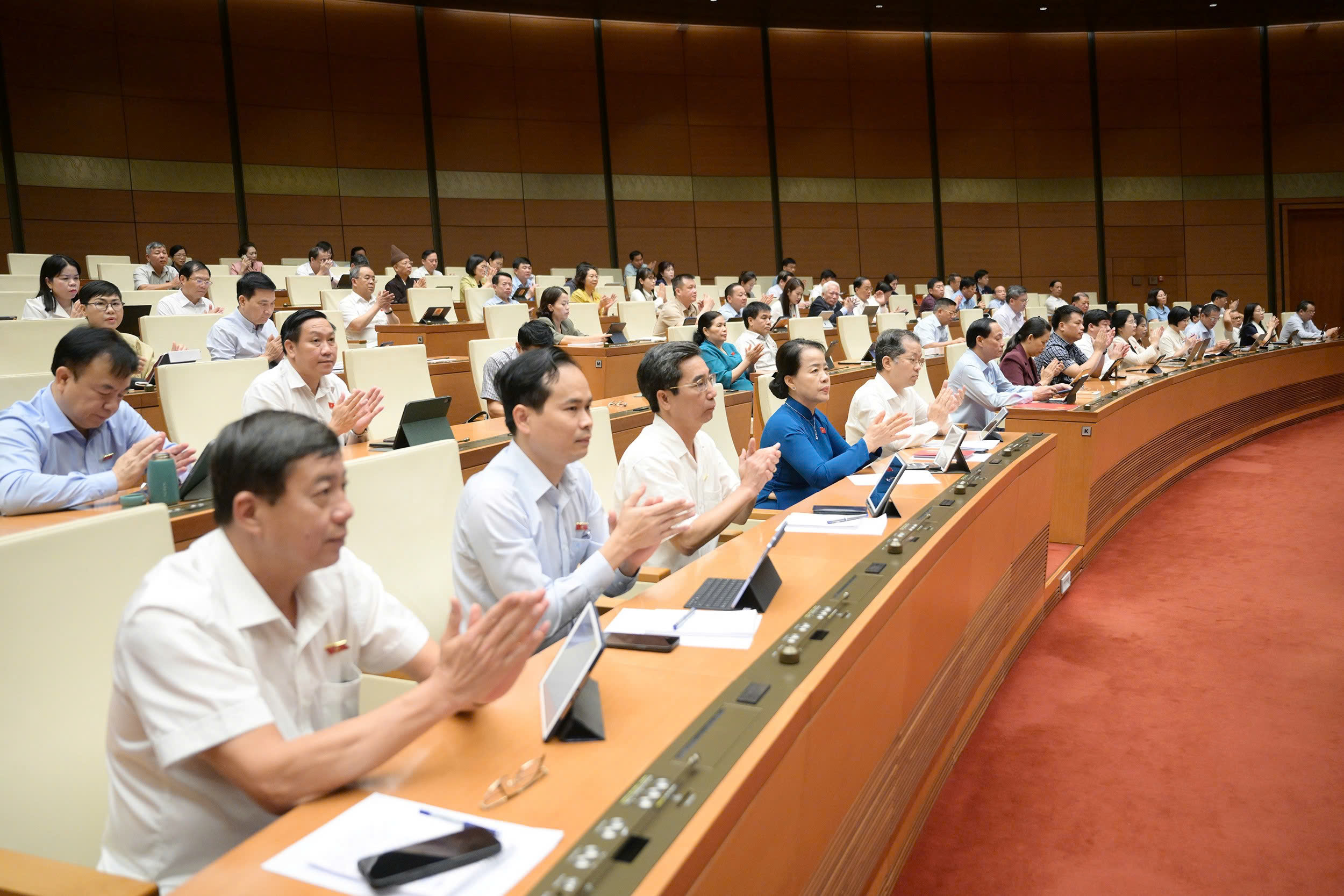 Quốc hội thông qua Luật sửa đổi, bổ sung một số điều của Luật xử lý vi phạm hành chính