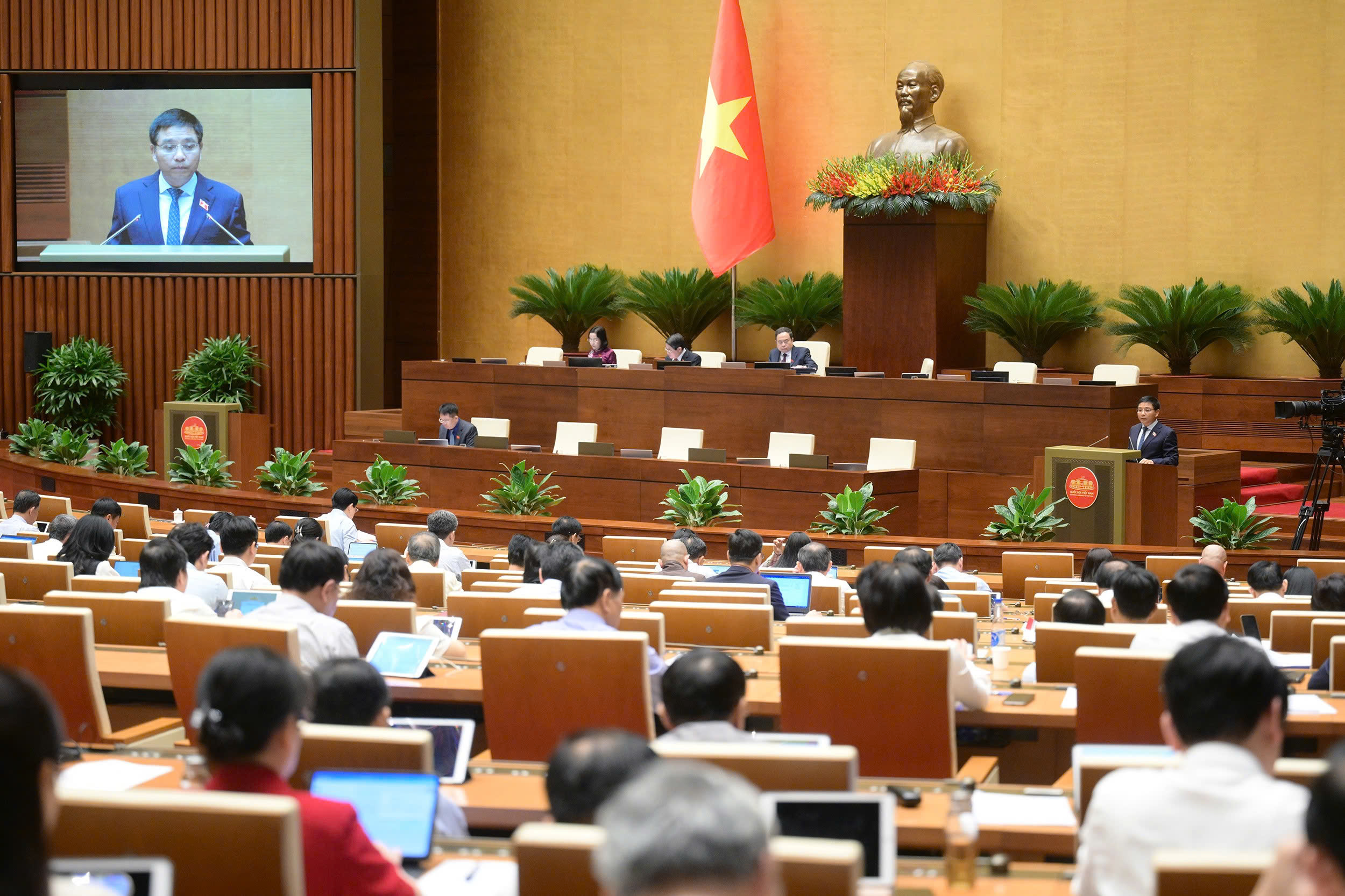 Quốc hội thông qua Luật Ngân sách nhà nước (sửa đổi)