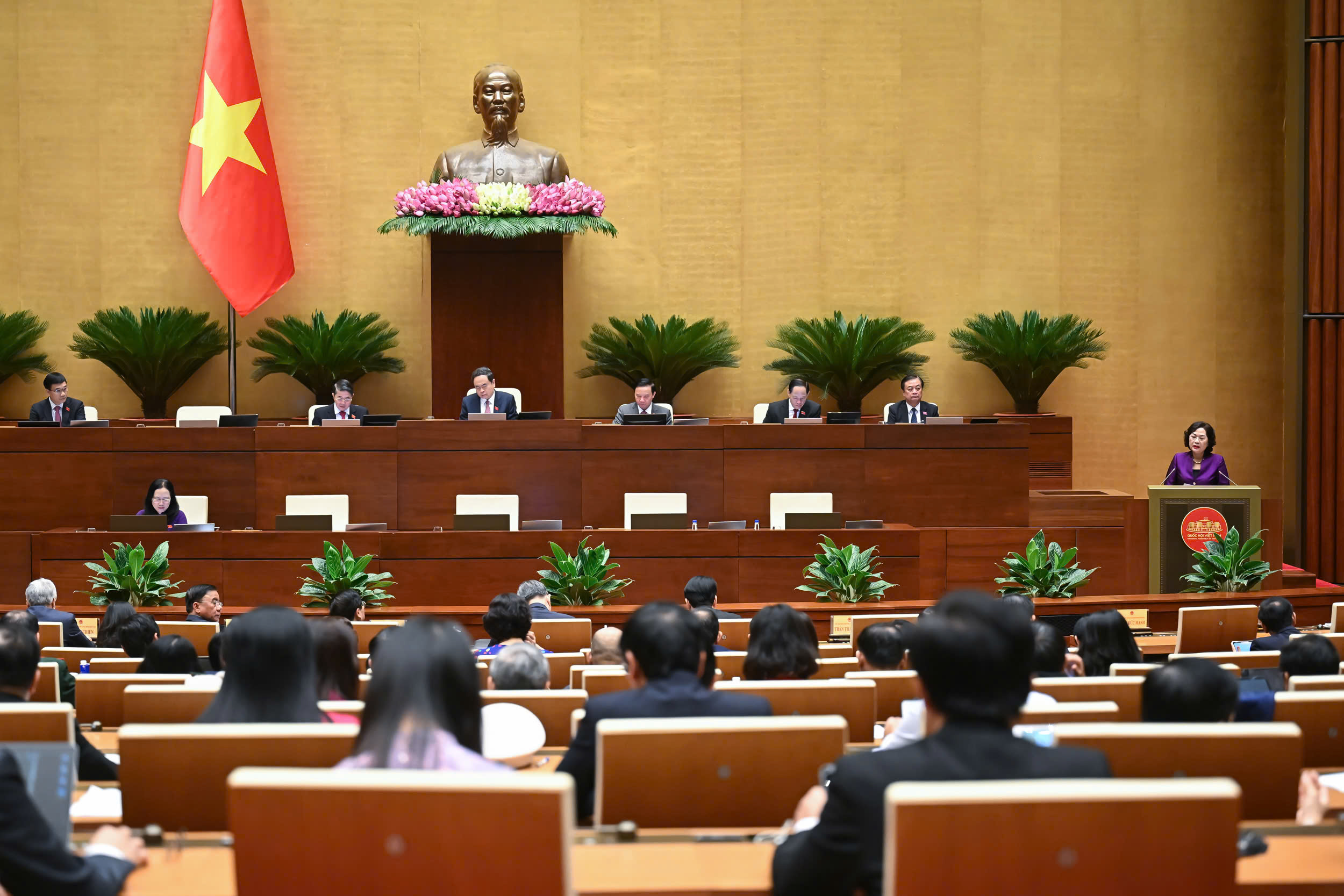 Thông qua Luật sửa đổi, bổ sung một số điều của Luật Các tổ chức tín dụng: Chính thức luật hóa Nghị quyết 42