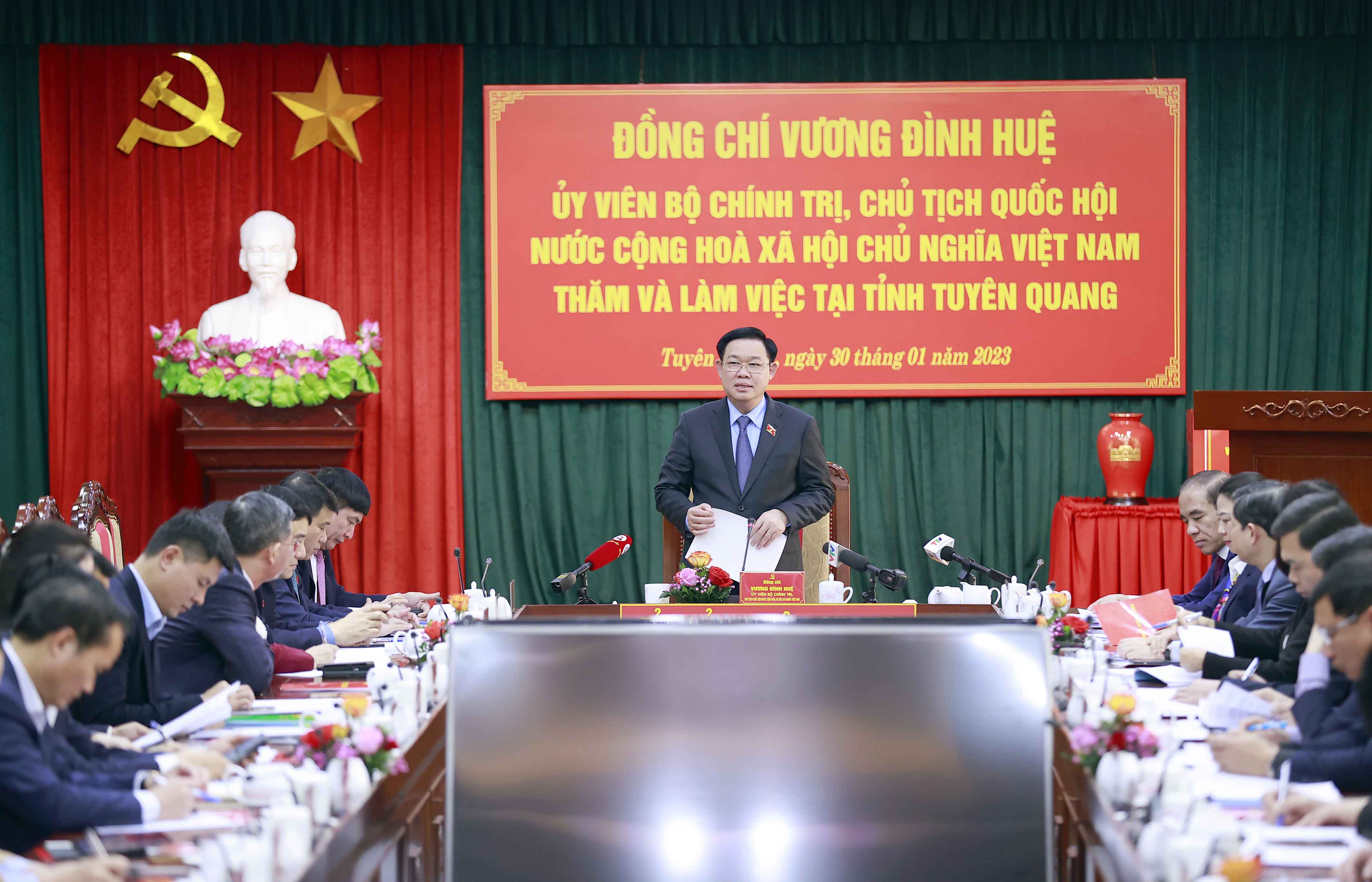 CHỦ TỊCH QUỐC HỘI VƯƠNG ĐÌNH HUỆ: TUYÊN QUANG CẦN RÀ SOÁT, TÌM ĐỘNG LỰC SẢN XUẤT MỚI ĐỂ PHÁT TRIỂN