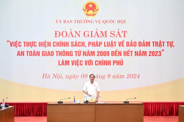 Phó Chủ tịch Quốc hội Trần Quang Phương: Cần hoàn thiện hệ thống chính sách, pháp luật về bảo đảm trật tự, an toàn giao thông