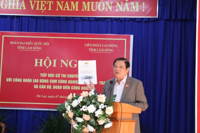 Trưởng Ban Nội chính Trung ương Phan Đình Trạc tiếp xúc cử tri là công nhân và người lao động tại TP Đà Lạt