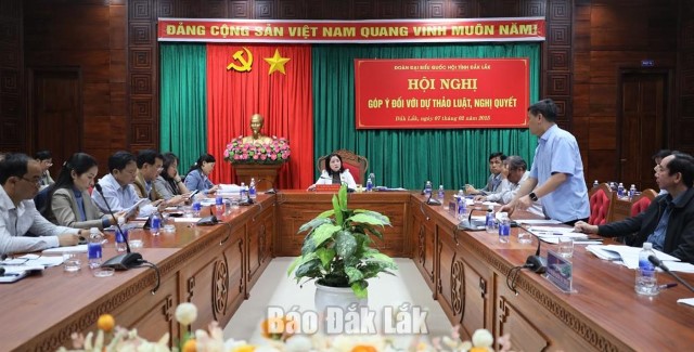 Đoàn đại biểu Quốc hội tỉnh Đắk Lắk lấy ý kiến góp ý các dự thảo luật, nghị quyết