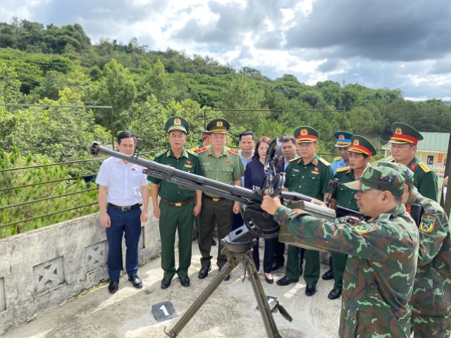 ỦY BAN QUỐC PHÒNG VÀ AN NINH KHẢO SÁT CÔNG TÁC PHÒNG KHÔNG NHÂN DÂN TẠI THÀNH PHỐ GIA NGHĨA, TỈNH ĐẮK NÔNG