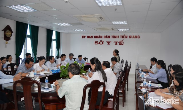 ĐOÀN GIÁM SÁT CỦA ĐOÀN ĐBQH TỈNH TIỀN GIANG LÀM VIỆC VỚI SỞ Y TẾ