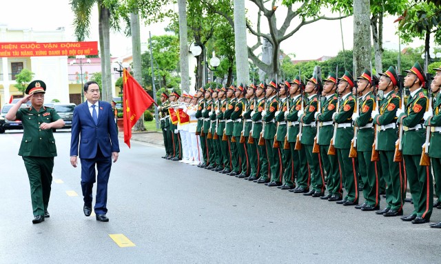 CHỦ TỊCH QUỐC HỘI TRẦN THANH MẪN LÀM VIỆC VỚI ĐẢNG UỶ, BỘ TƯ LỆNH QUÂN KHU 3