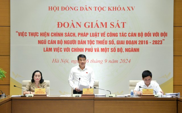 Đoàn giám sát của Hội đồng Dân tộc làm việc với 02 Bộ về việc thực hiện chính sách, pháp luật về công tác cán bộ đối với đội ngũ cán bộ dân tộc thiểu số