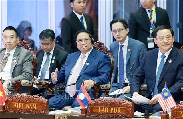 Lãnh đạo các nước ASEAN đối thoại với đại diện nghị viện, thanh niên và doanh nghiệp