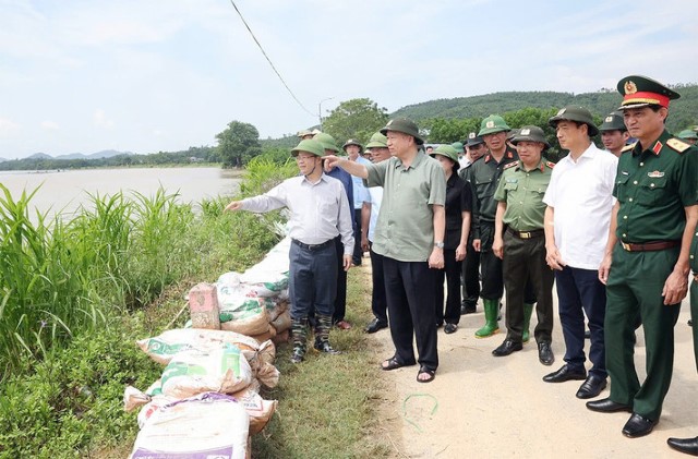 Tổng Bí thư, Chủ tịch nước Tô Lâm kiểm tra công tác phòng, chống lụt bão và thăm hỏi nhân dân vùng lụt, bão tại Tuyên Quang