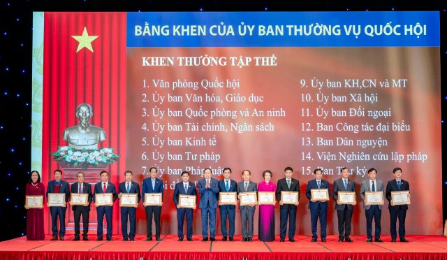 Chủ tịch Quốc hội Trần Thanh Mẫn dự Lễ công bố, trao quyết định khen thưởng và phát động phong trào thi đua năm 2025