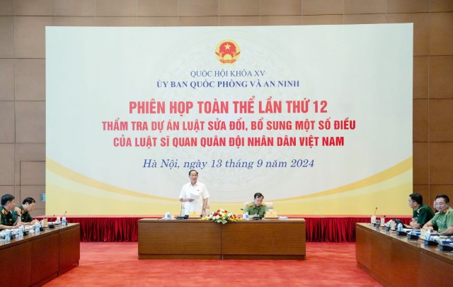 Phó Chủ tịch Quốc hội, Thượng tướng Trần Quang Phương dự và chỉ đạo Phiên họp toàn thể lần thứ 12 của Ủy ban Quốc phòng và An ninh