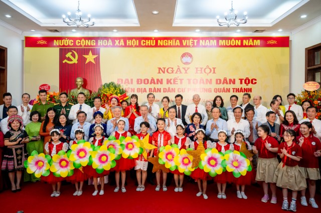 Tổng Bí thư Tô Lâm và Chủ tịch Quốc hội Trần Thanh Mẫn dự Ngày hội Đại đoàn kết toàn dân tộc tại phường Quán Thánh, Hà Nội